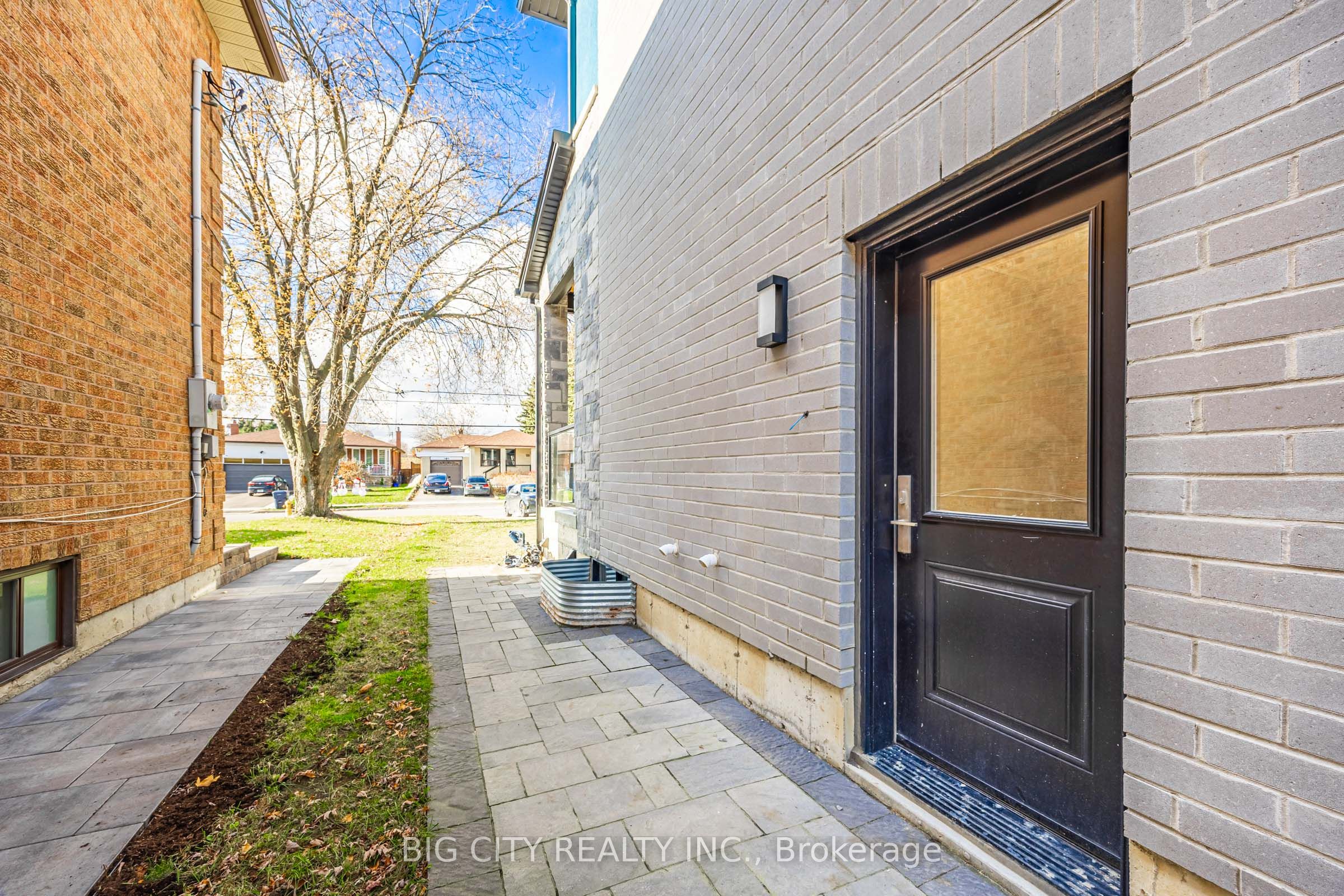 39 Aragon Avenue Unit B, Toronto, ON M1T 1X8 photo 2