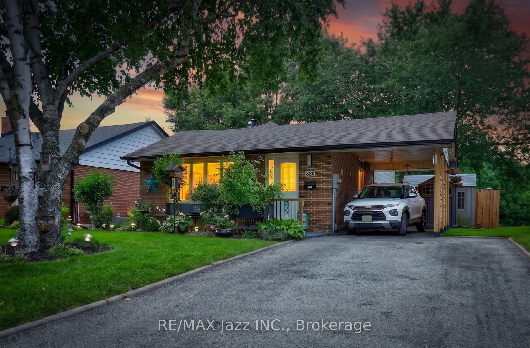 330 Waverly Street N, Oshawa, ON L1J 5W1