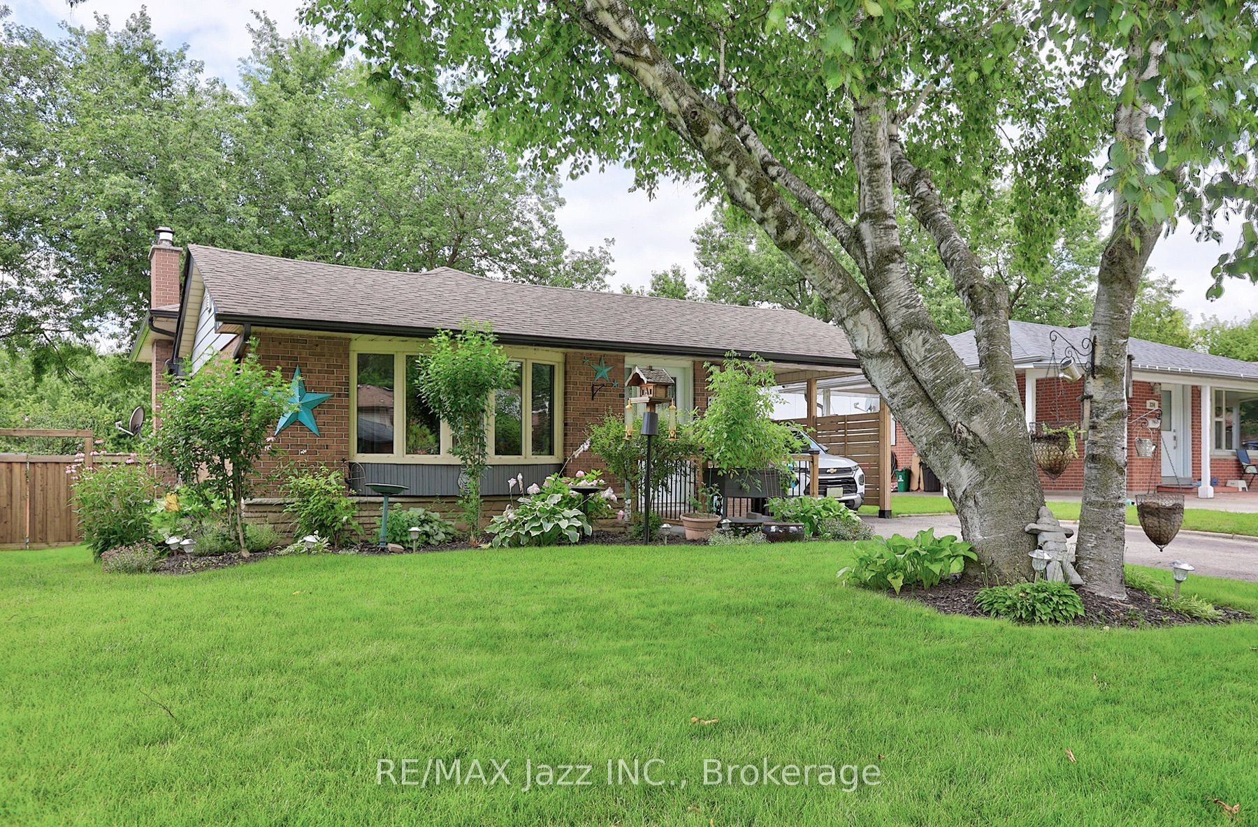 330 Waverly Street N, Oshawa, ON L1J 5W1 photo 2