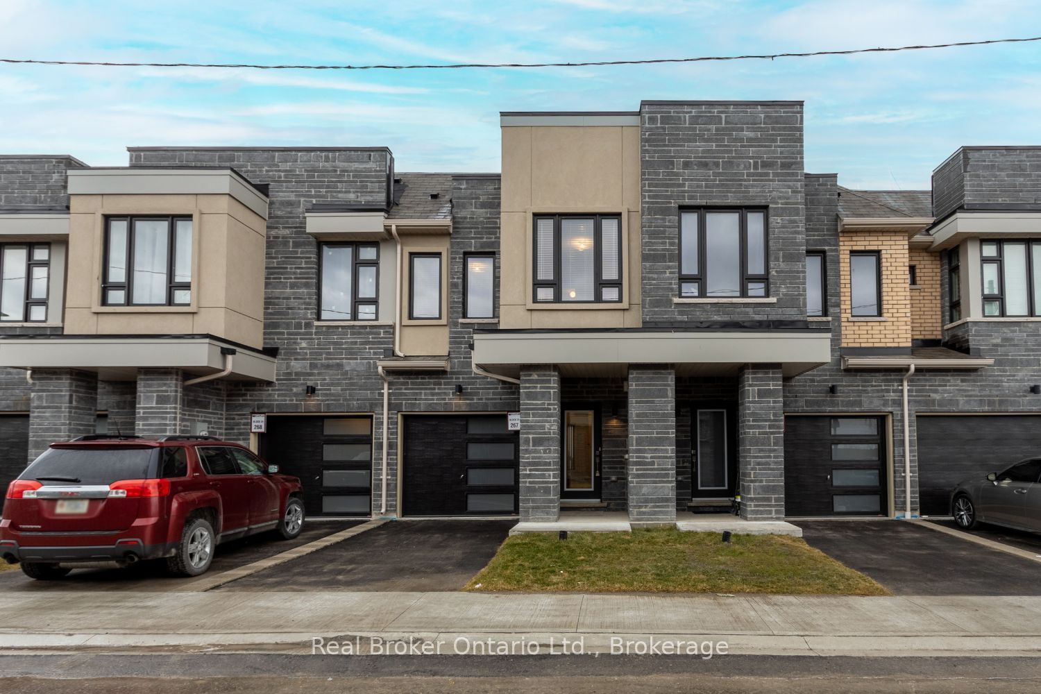 79 Caspian Square 267, Clarington, ON K2V 0R3