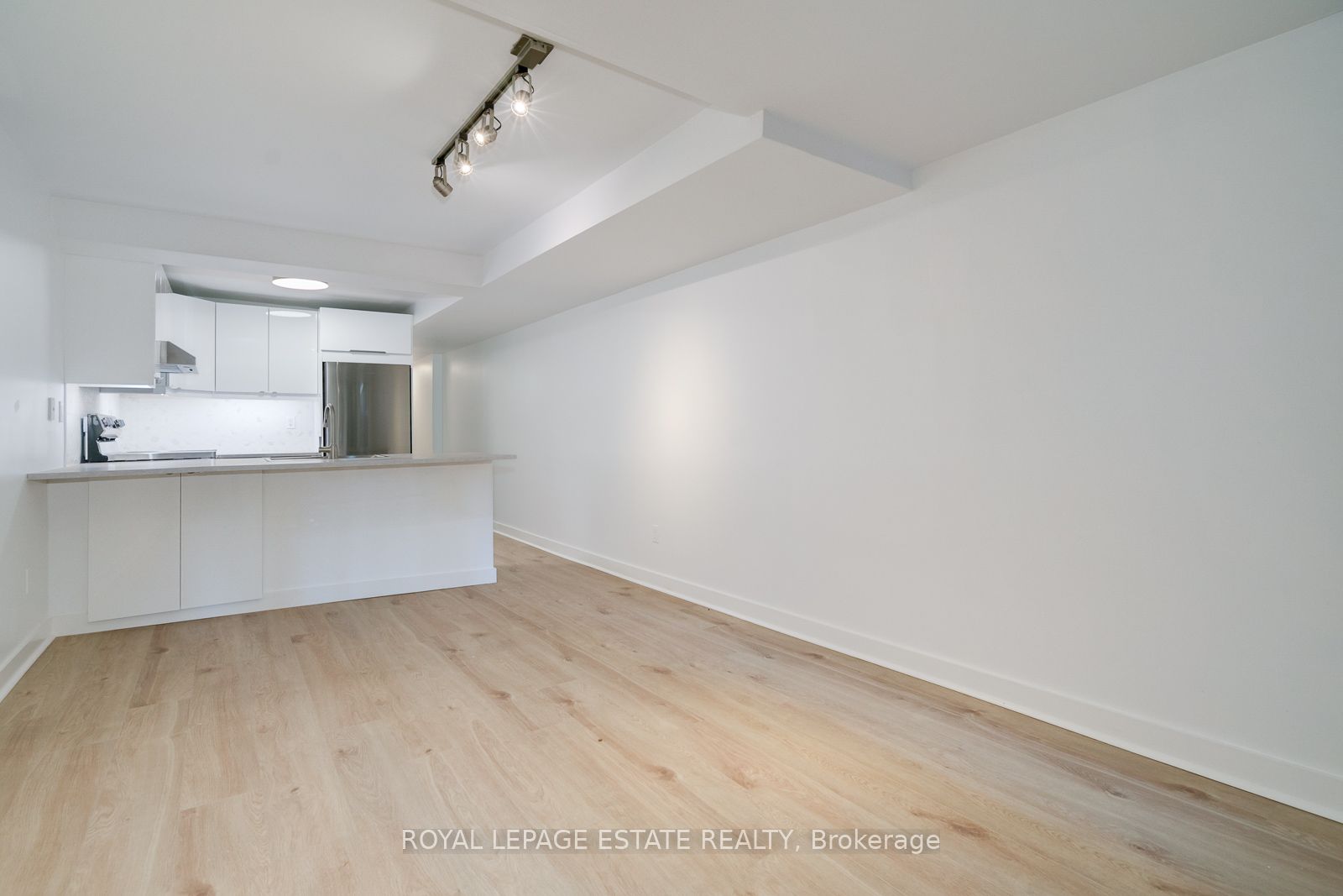 155 Langley Avenue Lower Level, Toronto, ON M4K 1B6 photo 3