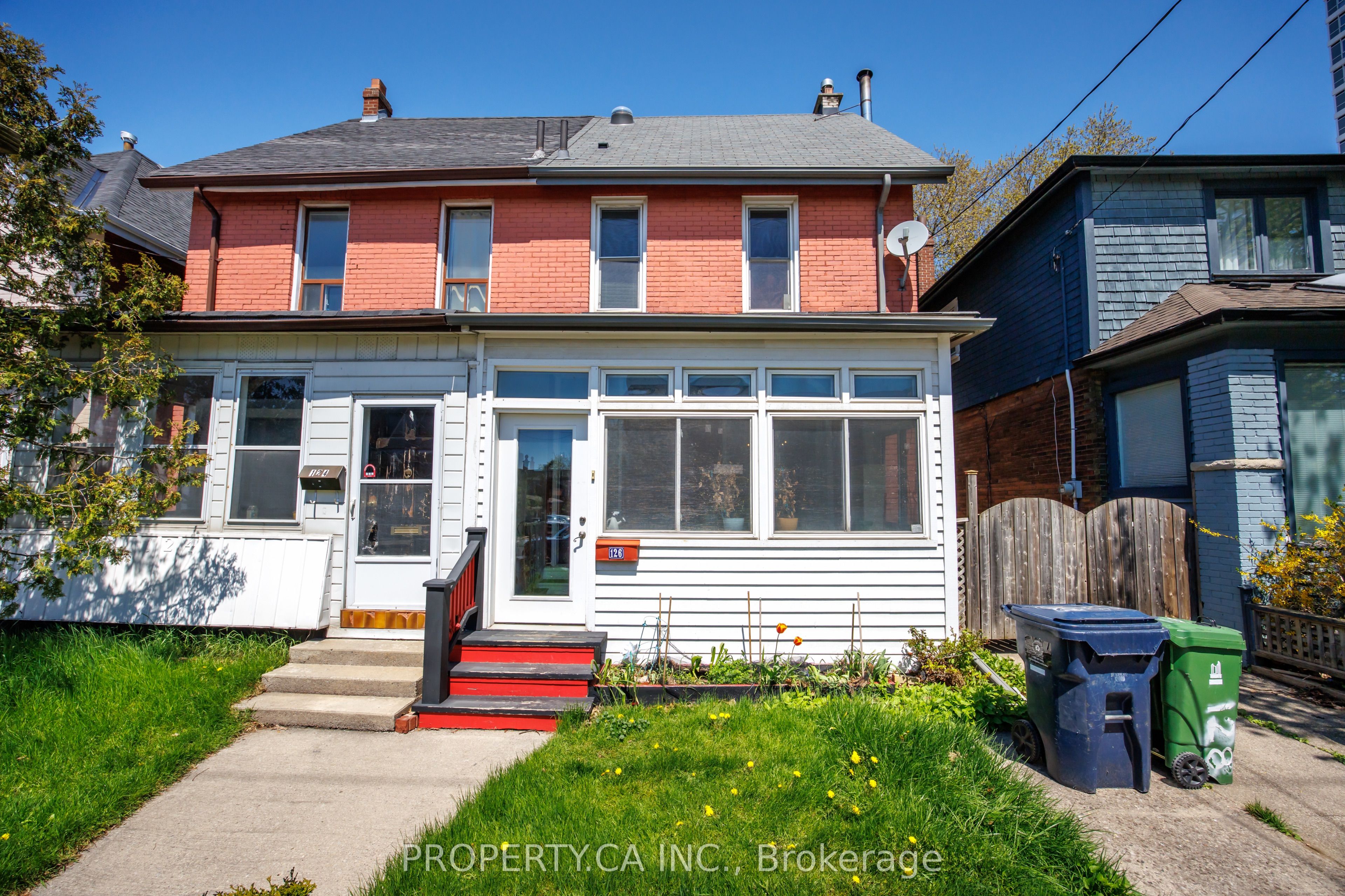 126 Stephenson Avenue, Toronto, ON M4C 1G4