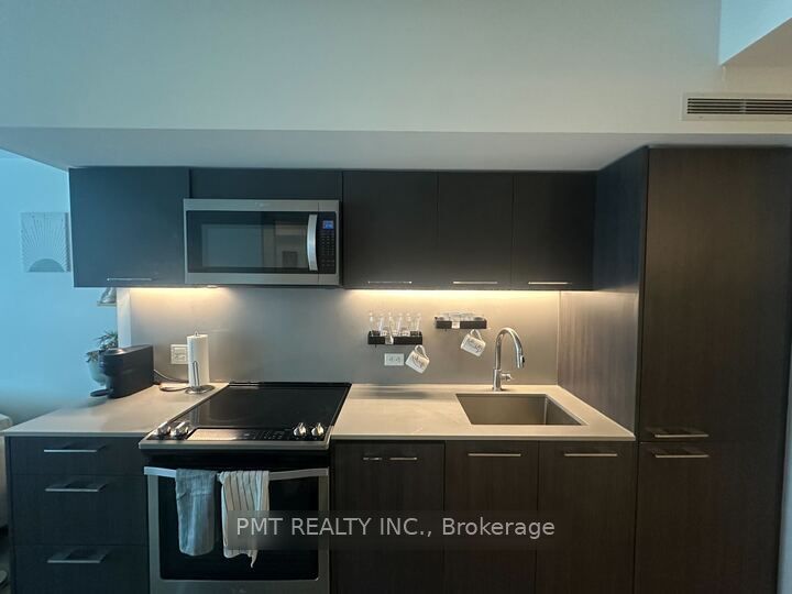 30 Baseball Place 709, Toronto, ON M4M 0E8 photo 4