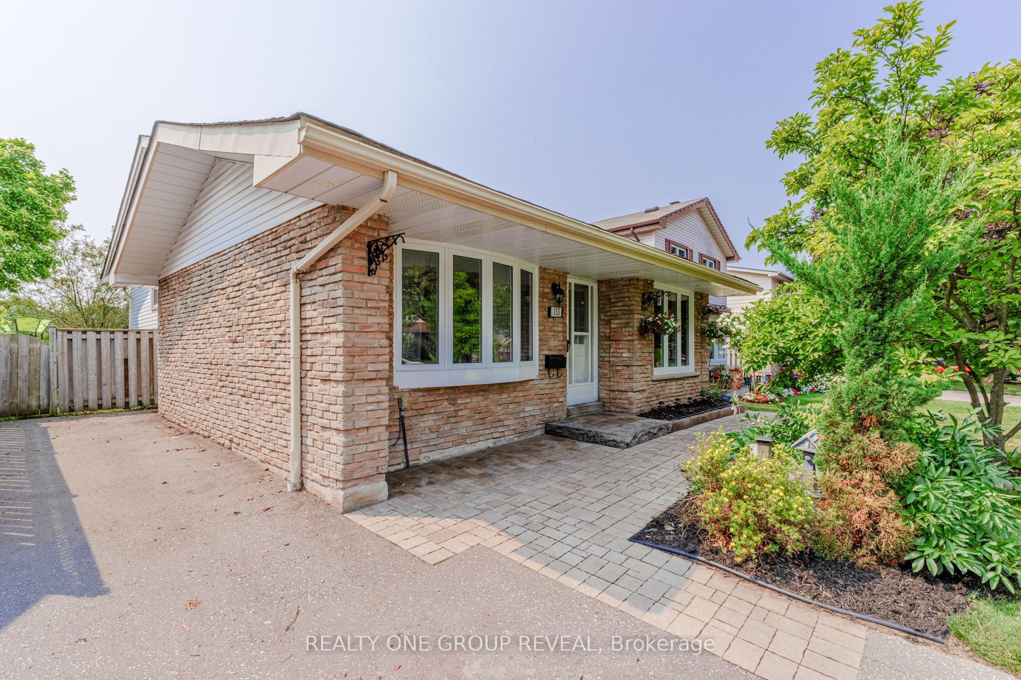 133 Calais Street, Whitby, ON L1N 5M3 photo 2
