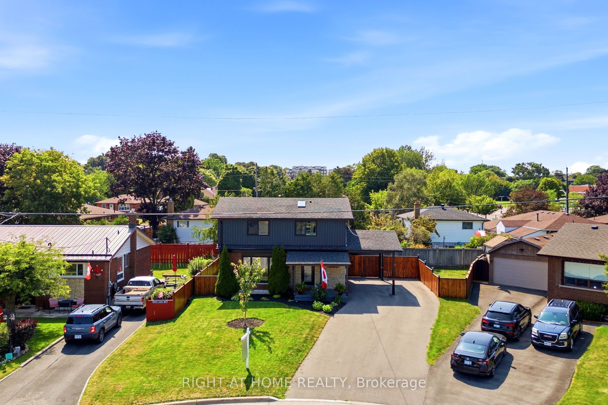 560 Tennyson Avenue, Oshawa, ON L1H 3J8 photo 2