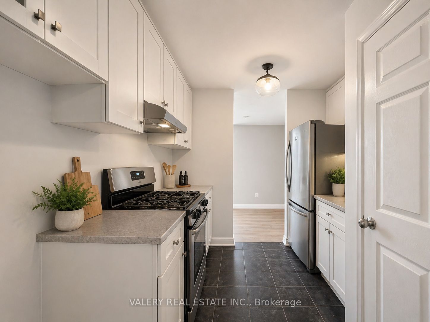 11 Glenburn Avenue 108, Toronto, ON M4B 2X1 photo 3