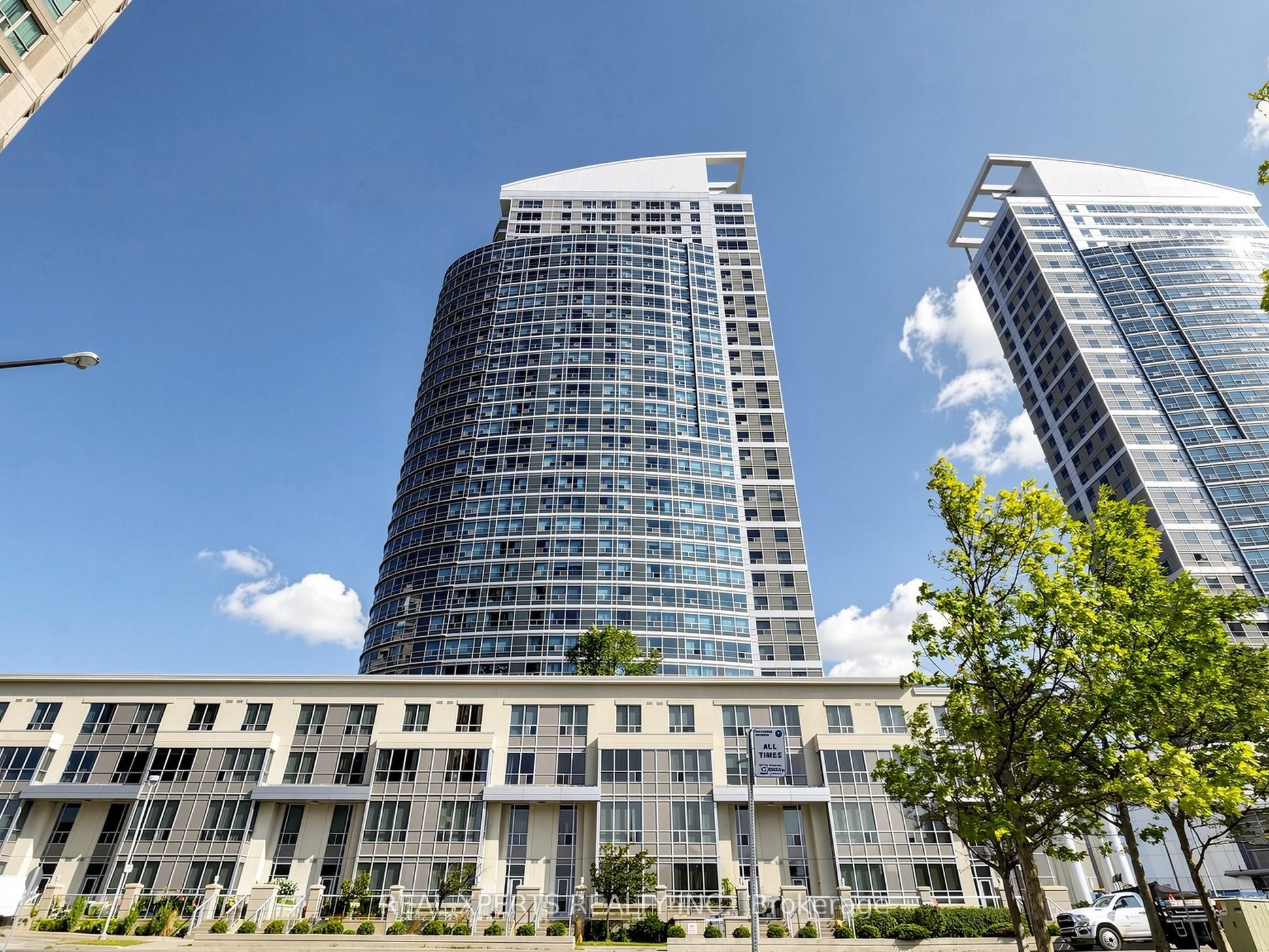 36 Lee Centre Drive 1905, Toronto, ON M1H 3K2