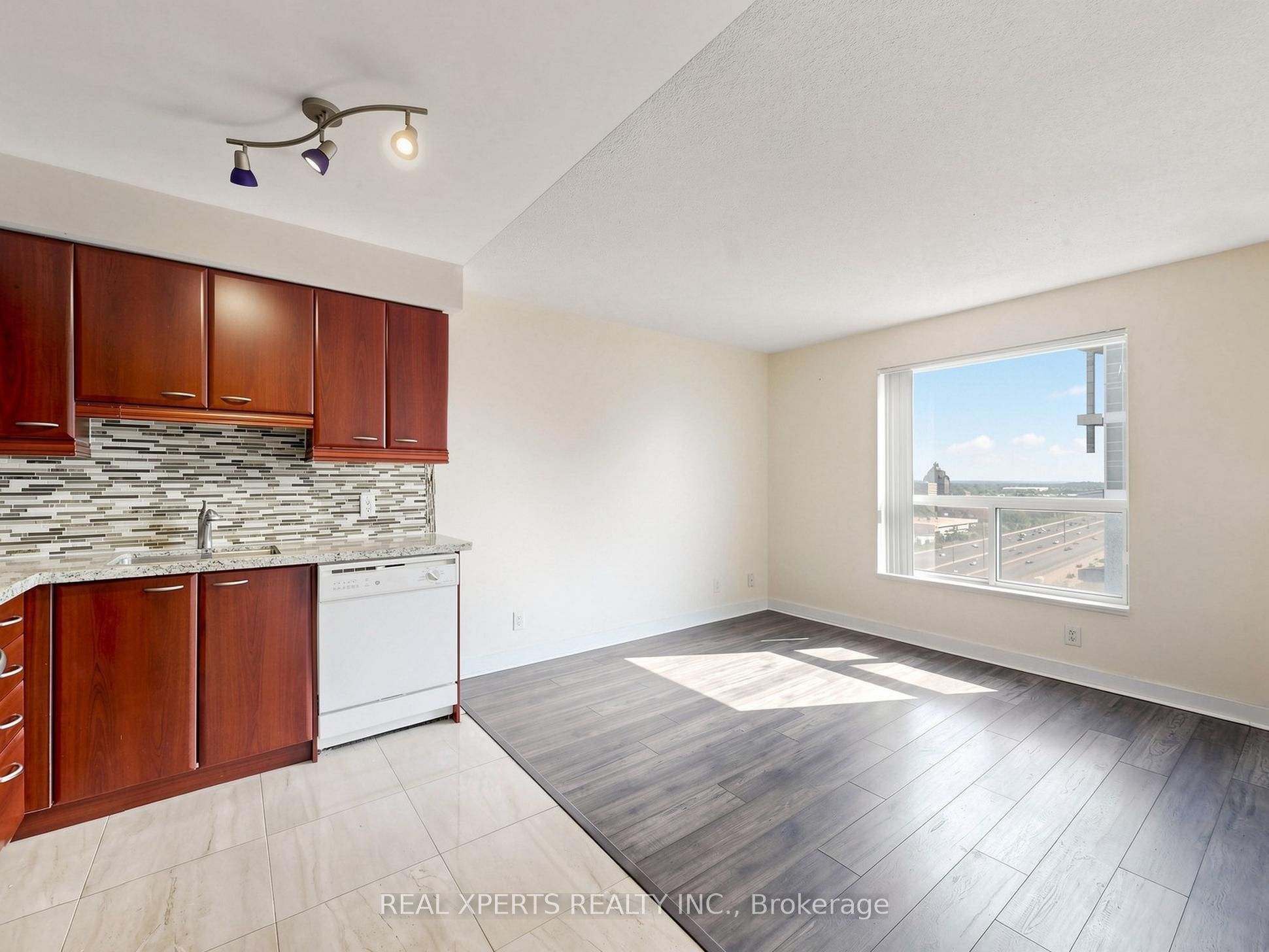 36 Lee Centre Drive 1905, Toronto, ON M1H 3K2 photo 4
