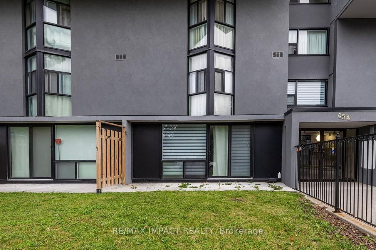 454 Centre Street 108, Oshawa, ON L1H 4C2