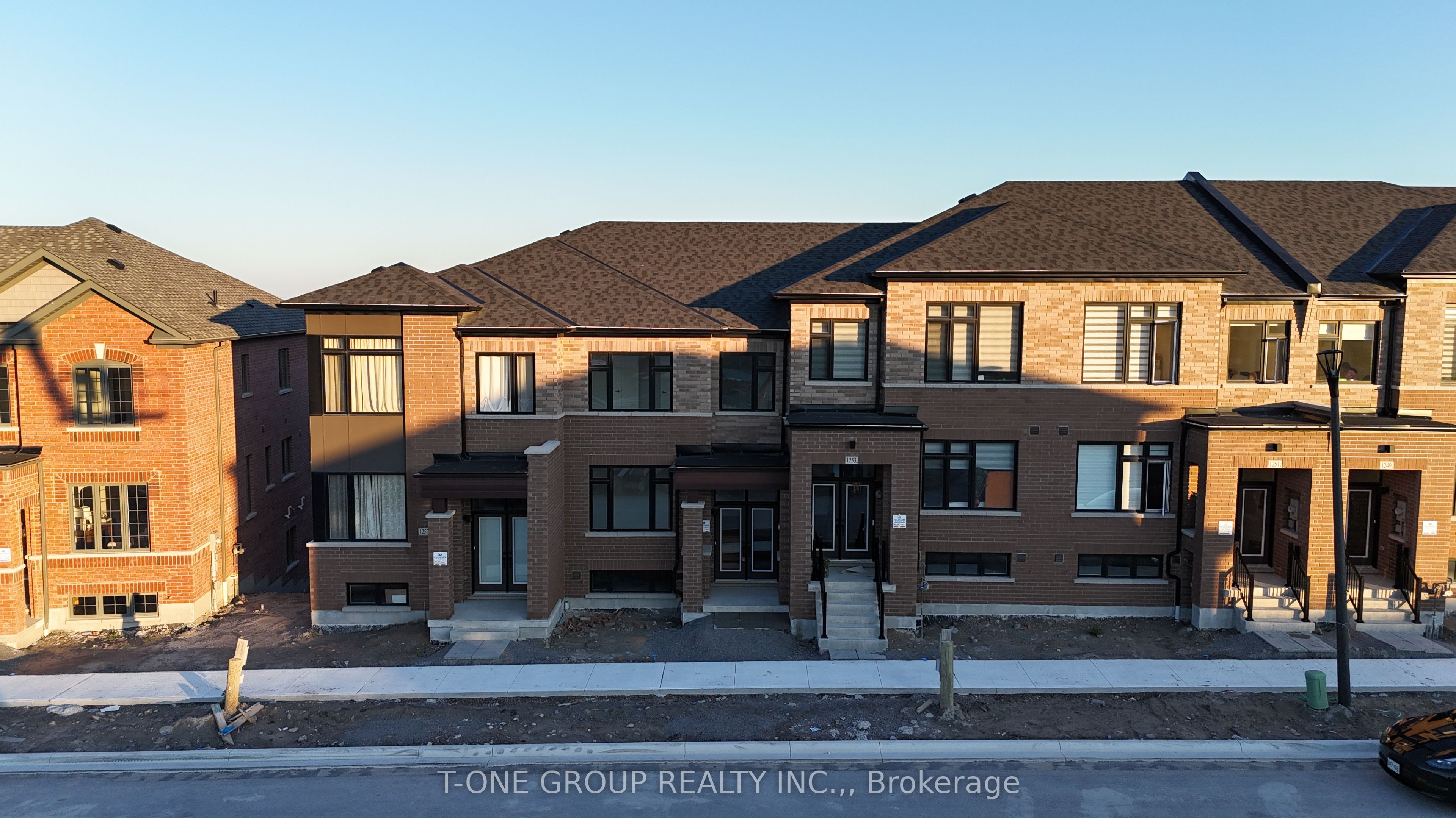 1255 Winding Wood Trail, Pickering, ON L1X 0S3