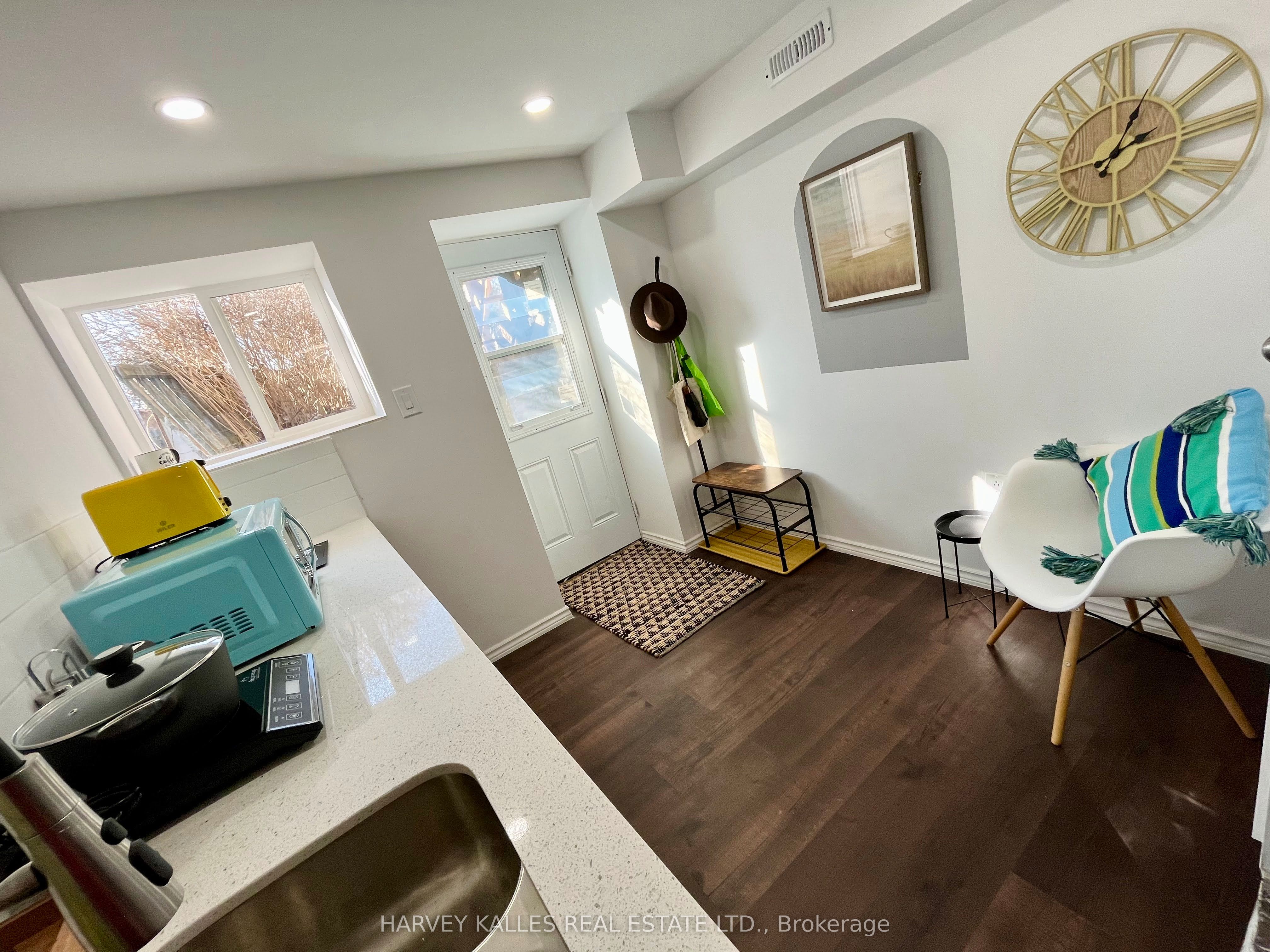 26 Leyton Avenue Lower, Toronto, ON M1L 3T4 photo 3