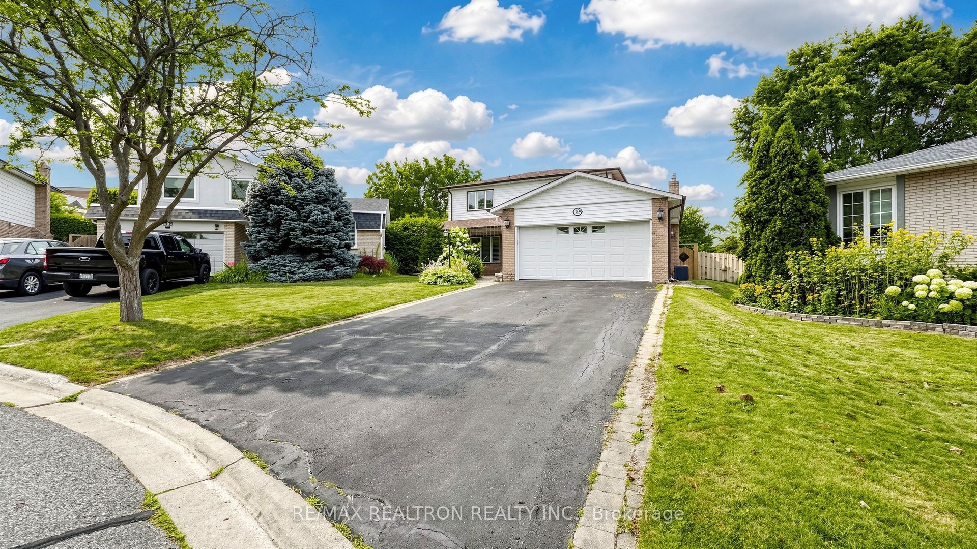 349 Siena Court, Oshawa, ON L1J 6V5 photo 2