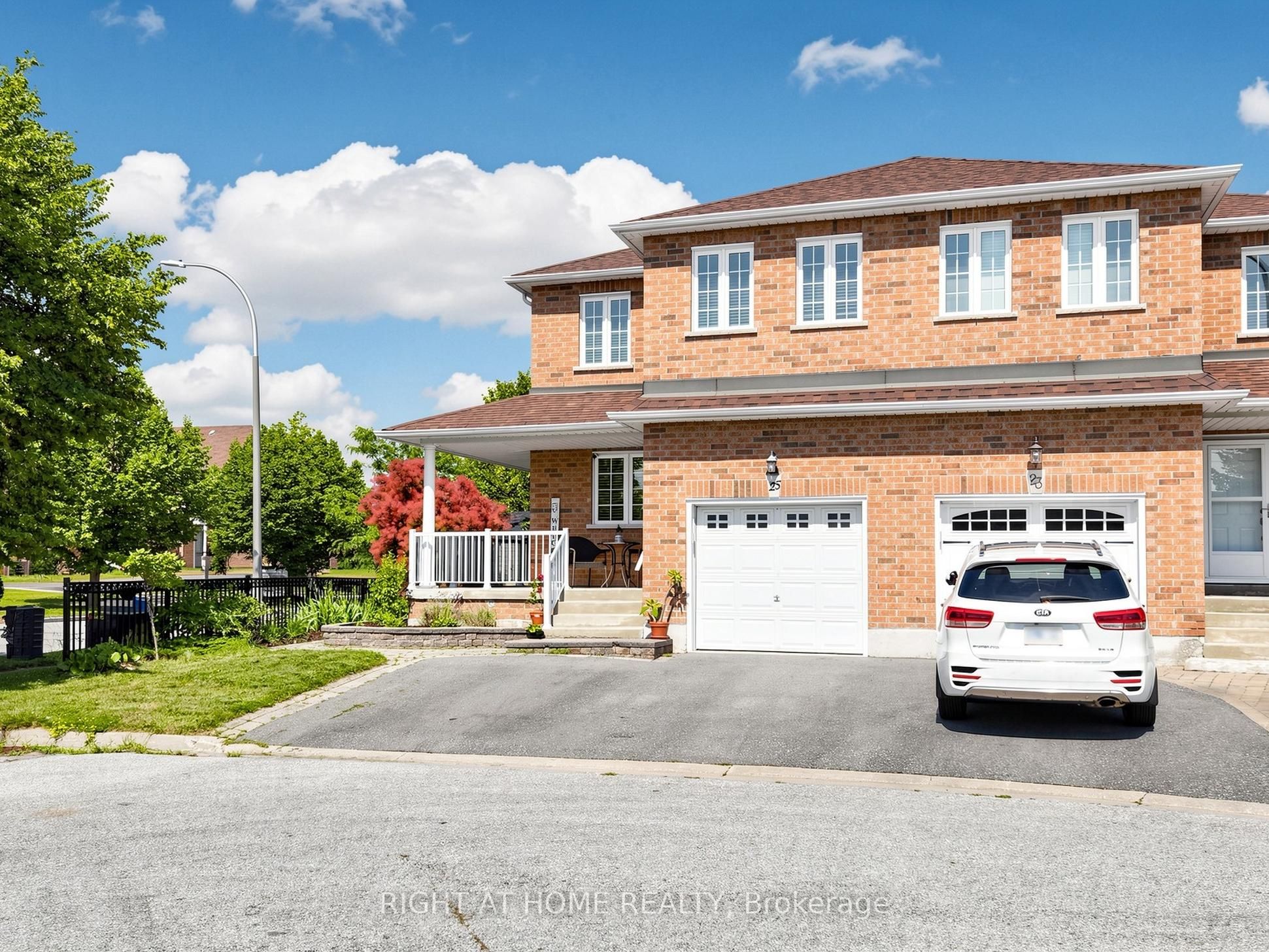 25 Teagarden Court, Whitby, ON L1R 3G1 photo 2