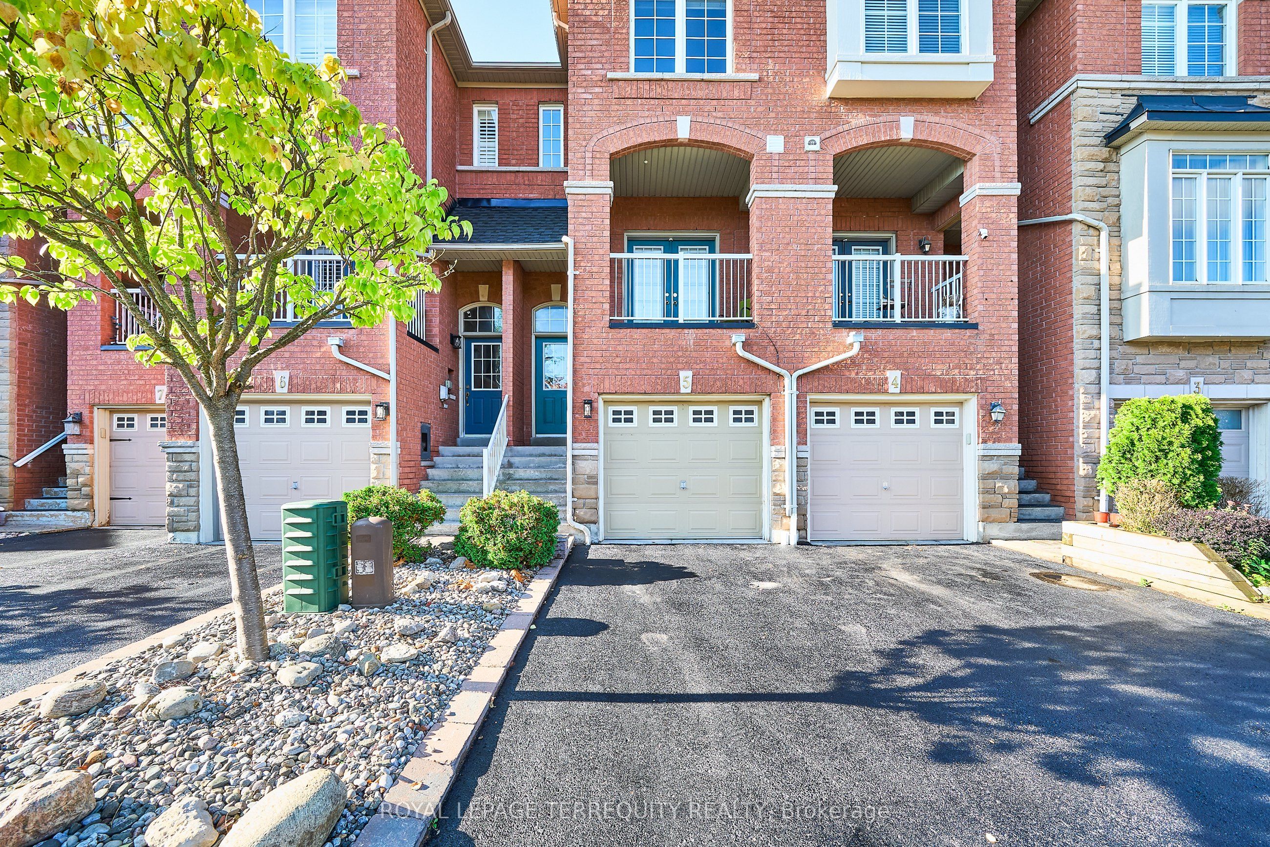 301 Strouds Lane 5, Pickering, ON L1V 7J1 photo 2
