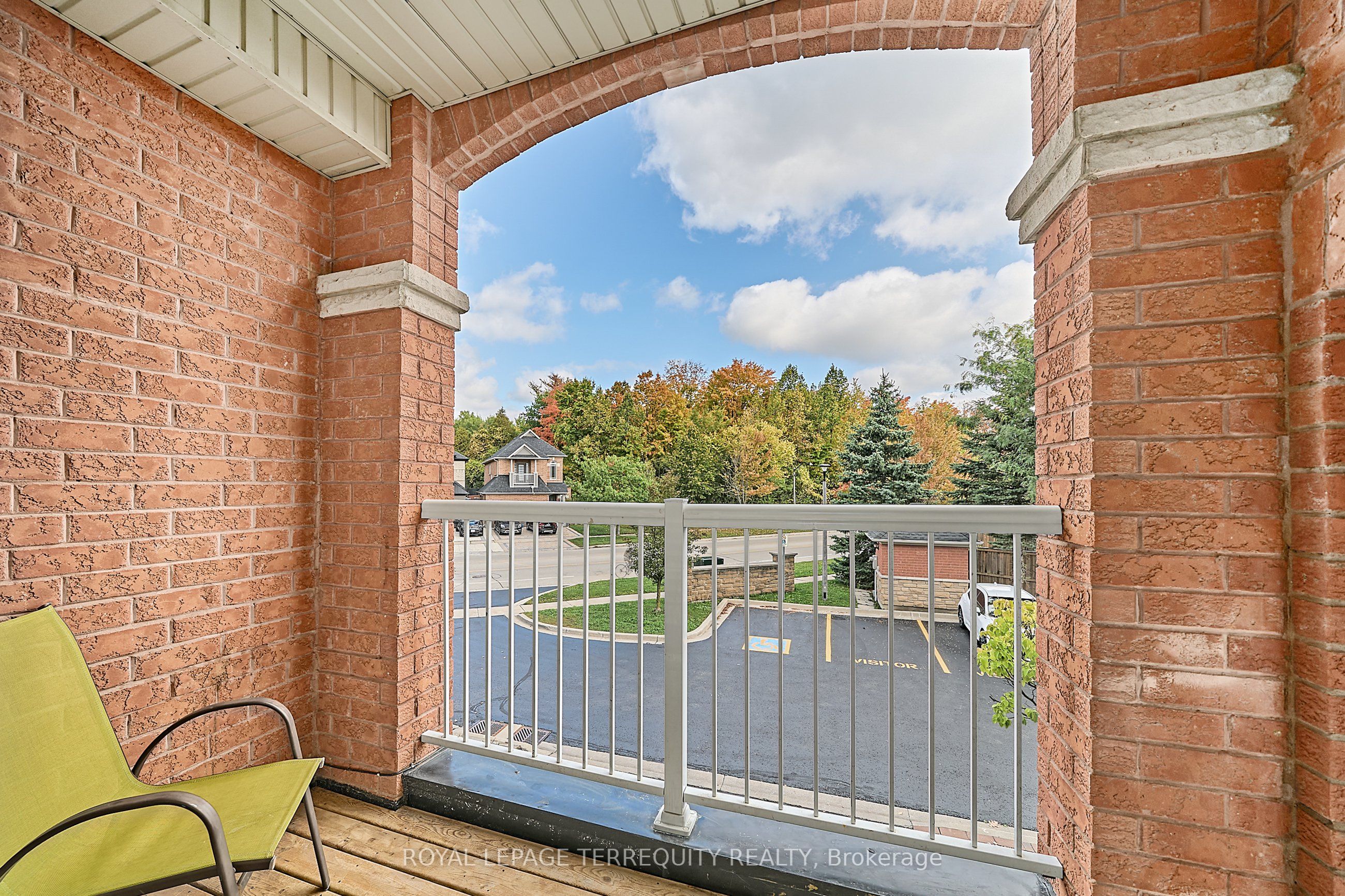 301 Strouds Lane 5, Pickering, ON L1V 7J1 photo 3