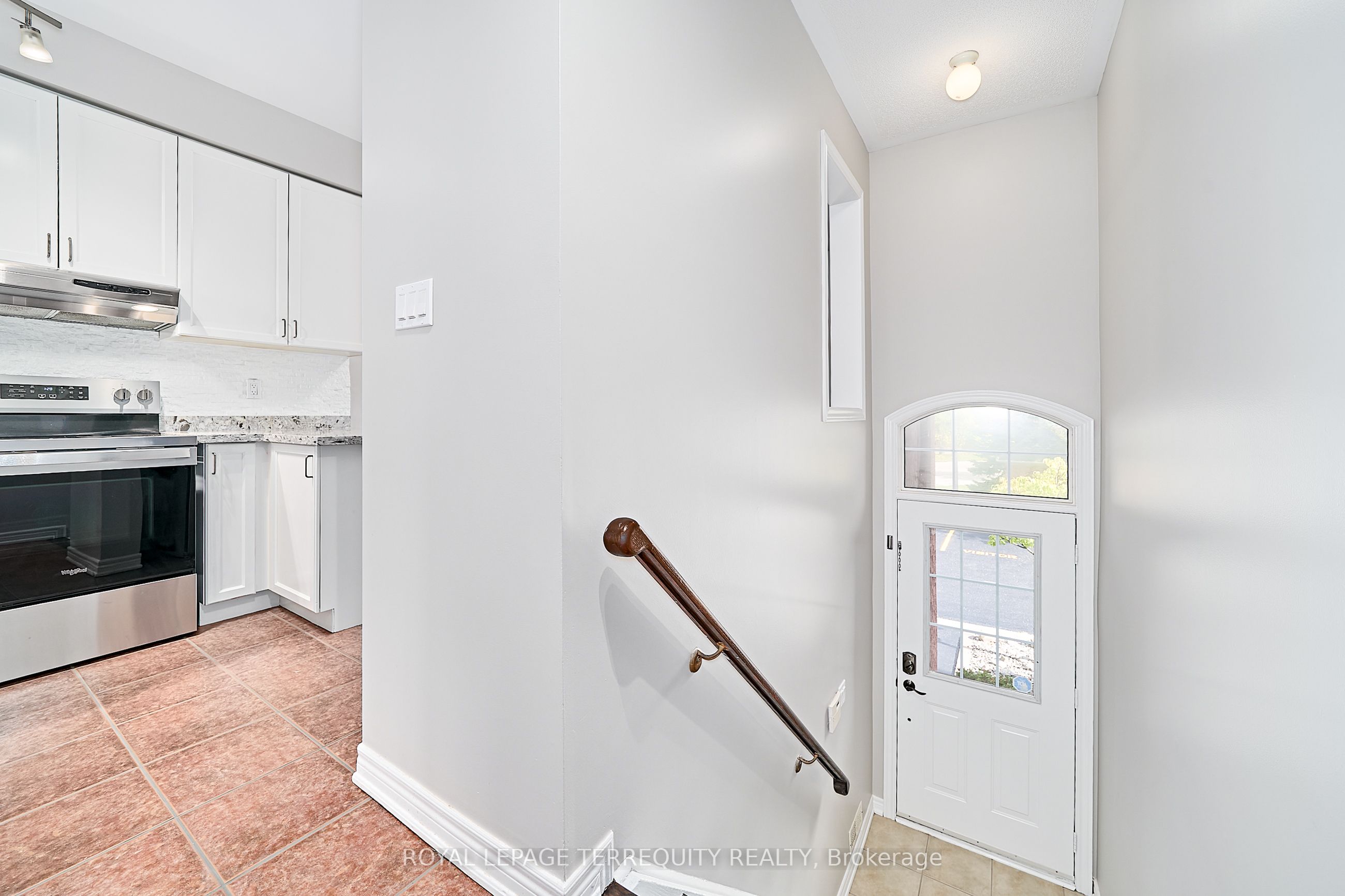 301 Strouds Lane 5, Pickering, ON L1V 7J1 photo 4