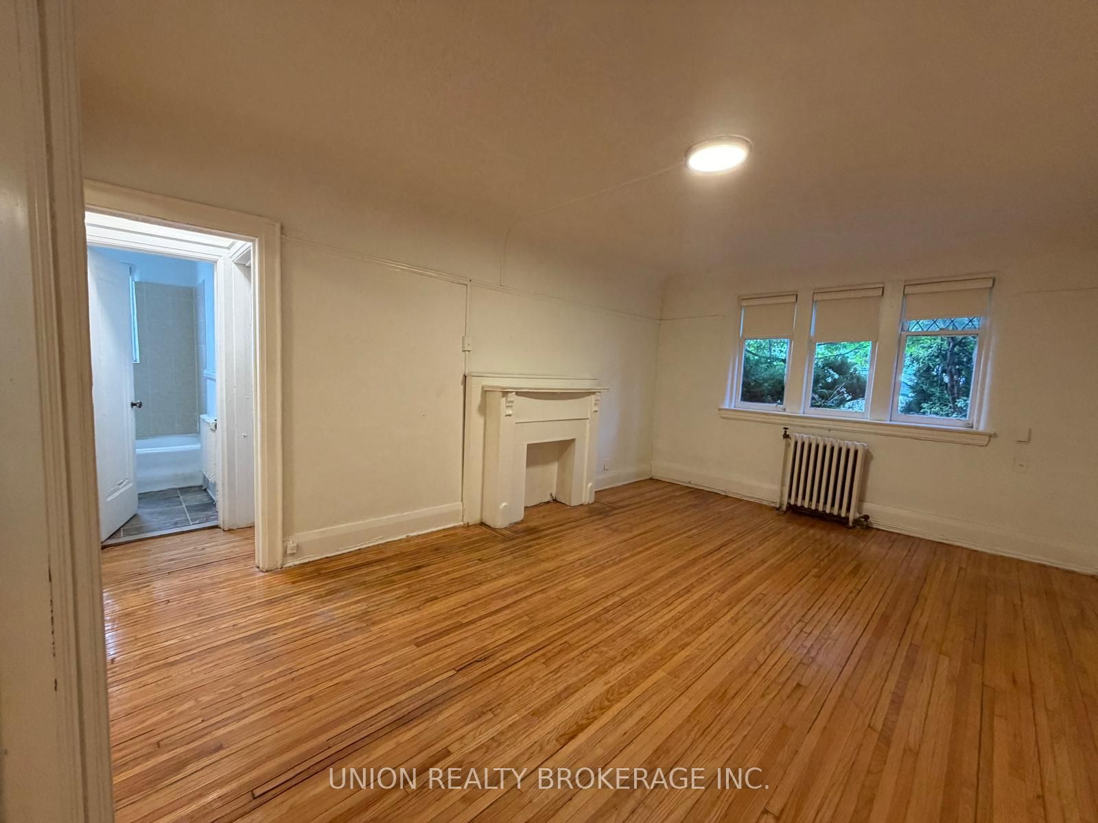 84 Willow Avenue, Toronto, ON M4E 3K2 photo 2