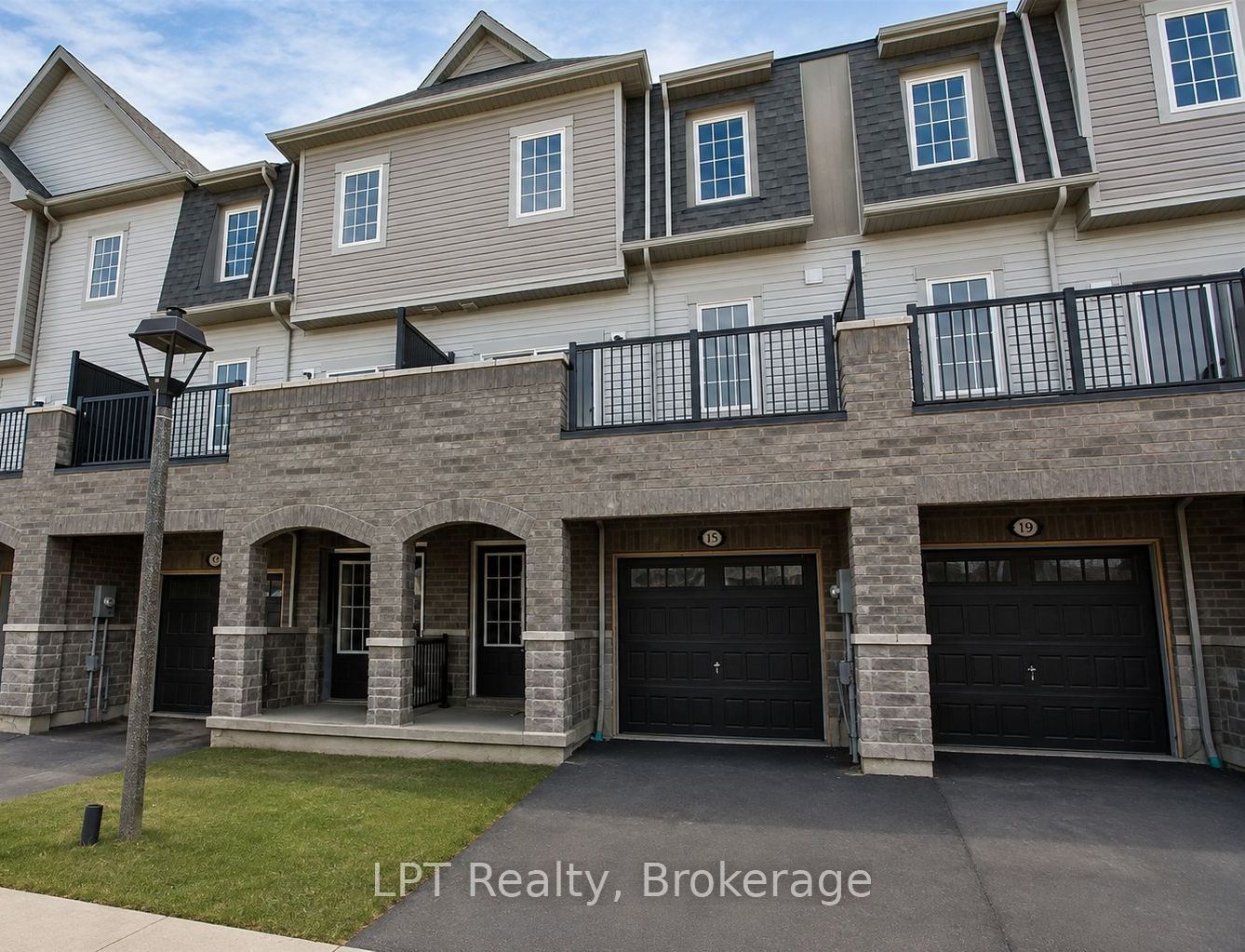 15 Honey Crisp Lane, Clarington, ON L1C 7H7 photo 2