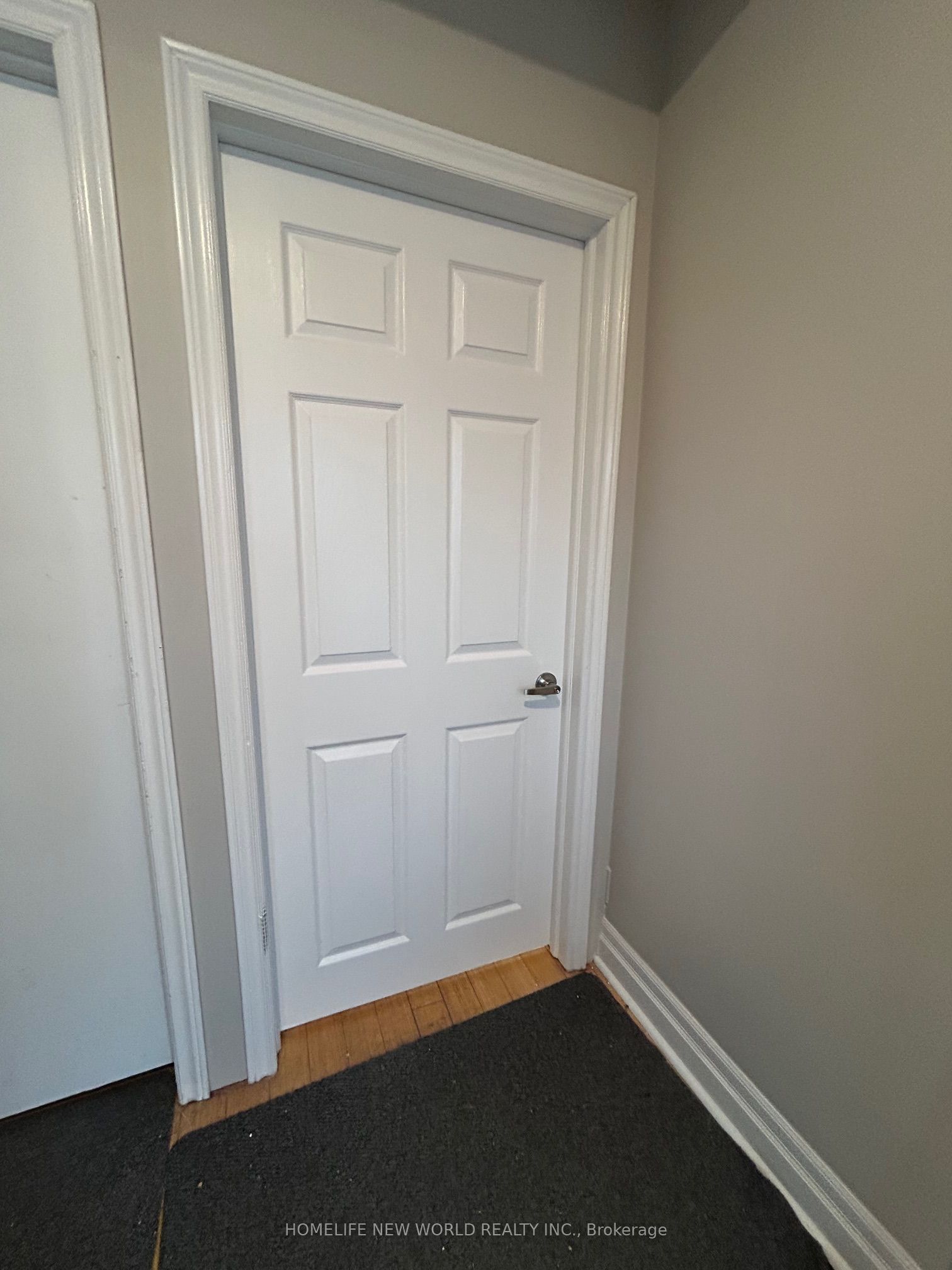 218 Greenwood Avenue Main Floor, Toronto, ON M4L 2R2 photo 2