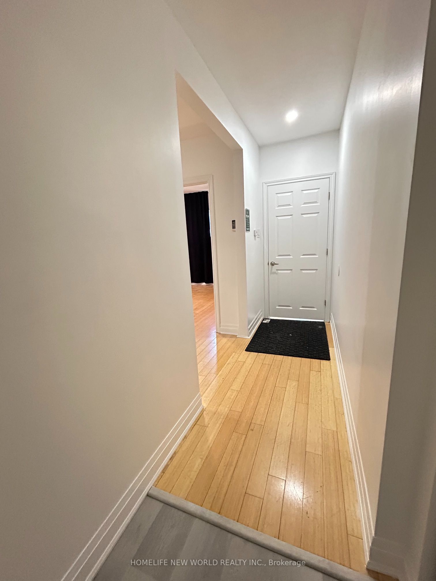 218 Greenwood Avenue Main Floor, Toronto, ON M4L 2R2 photo 4