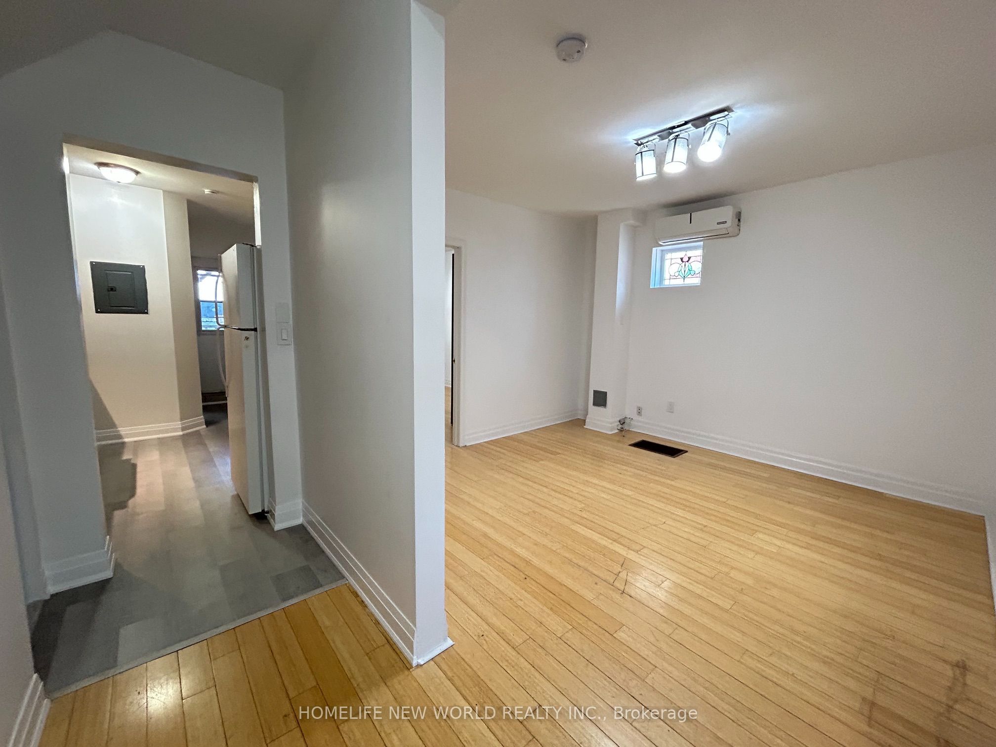 218 Greenwood Avenue Main Floor, Toronto, ON M4L 2R2 photo 5