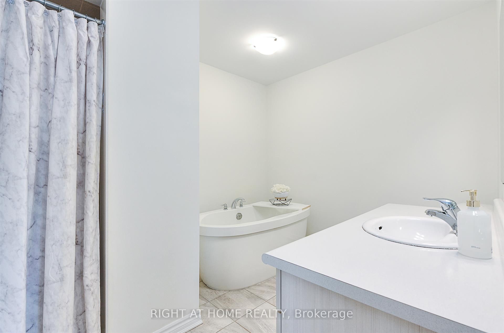 1148 Dragonfly Ave Avenue 403, Pickering, ON L1X 0H5 photo 3