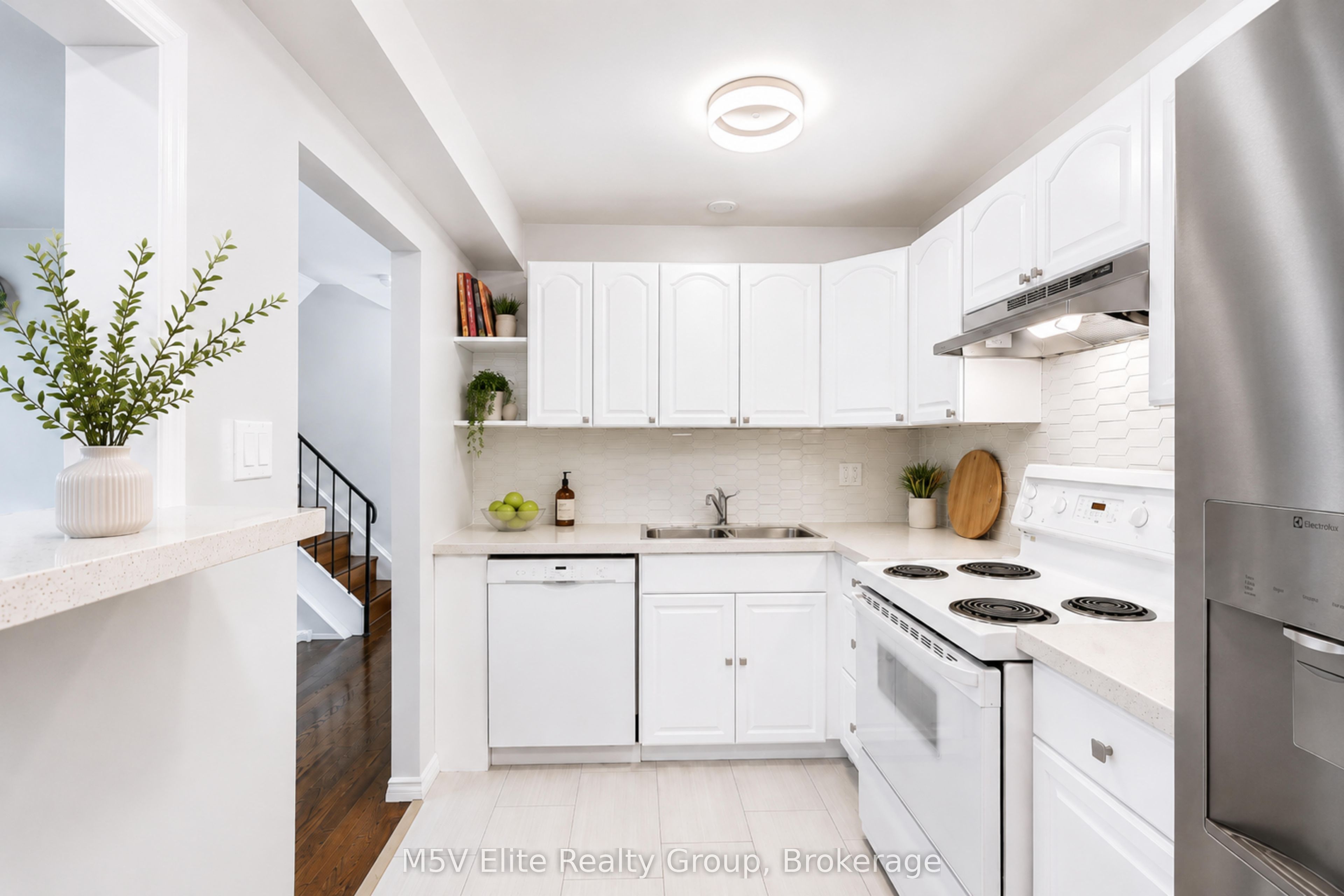105 Dovedale Drive 2, Whitby, ON L1N 1Z7 photo 4