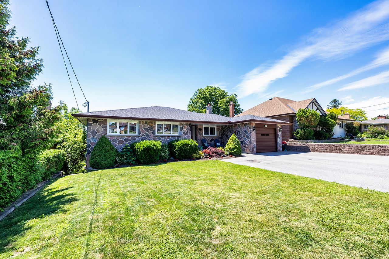 94 Grandview Street S, Oshawa, ON L1H 7C4 photo 3
