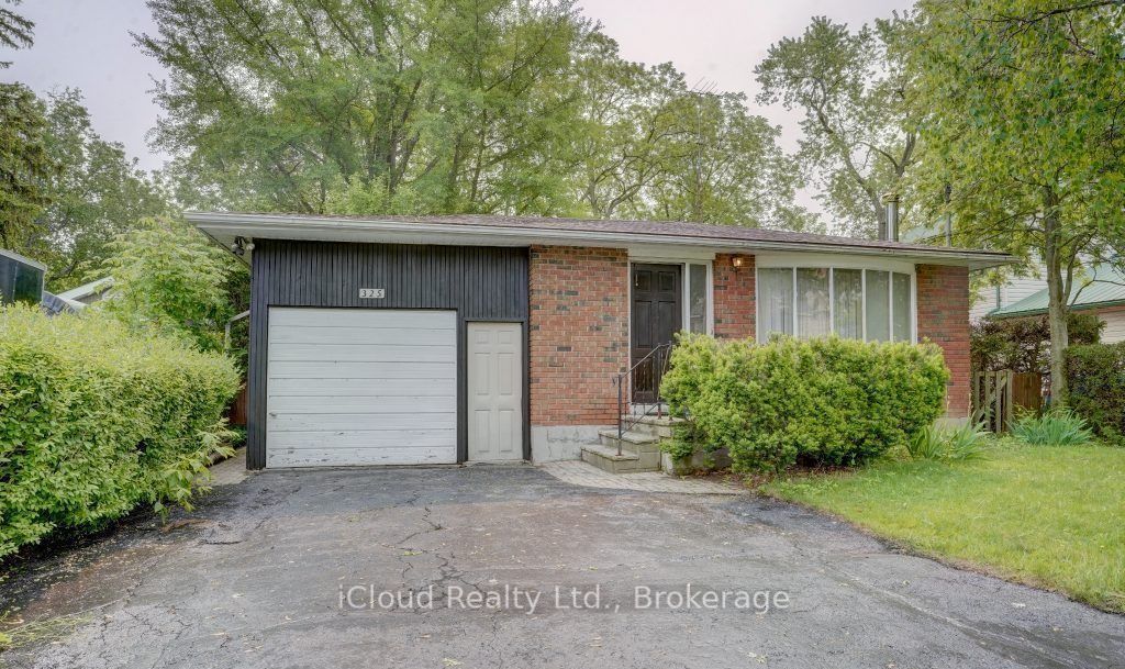 325 Dyson Road, Pickering, ON L1W 2N1