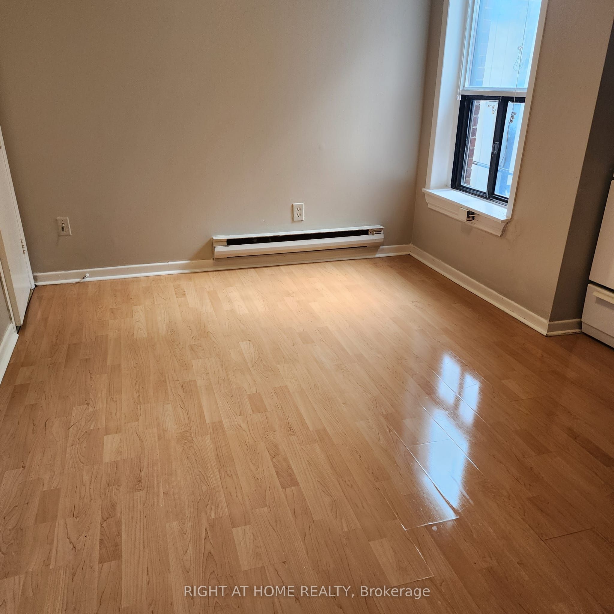 27 Hamilton Street #202, Toronto, ON M4M 2C6 photo 4