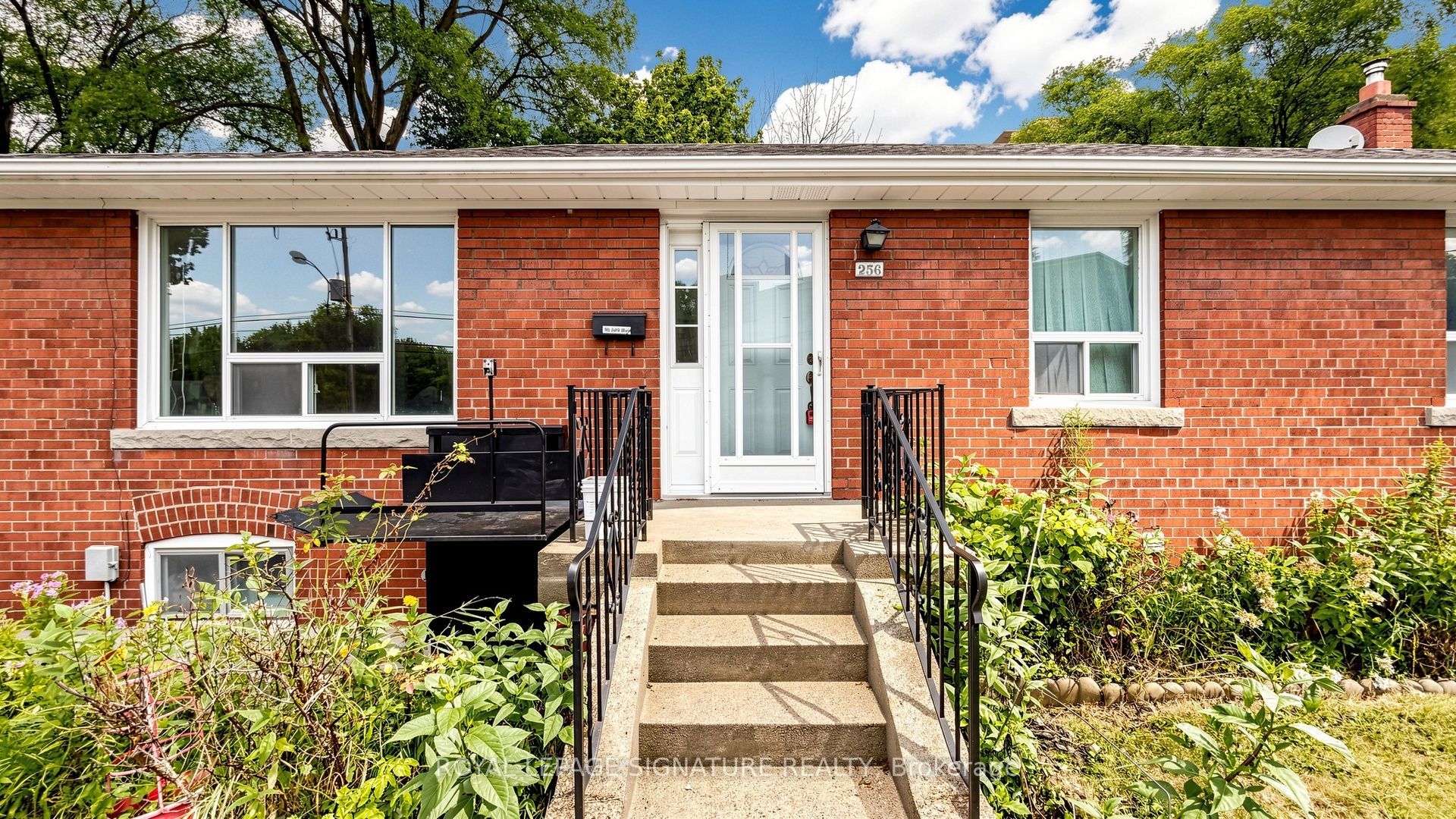 256 Ferris Road, Toronto, ON M4B 1H6 photo 5