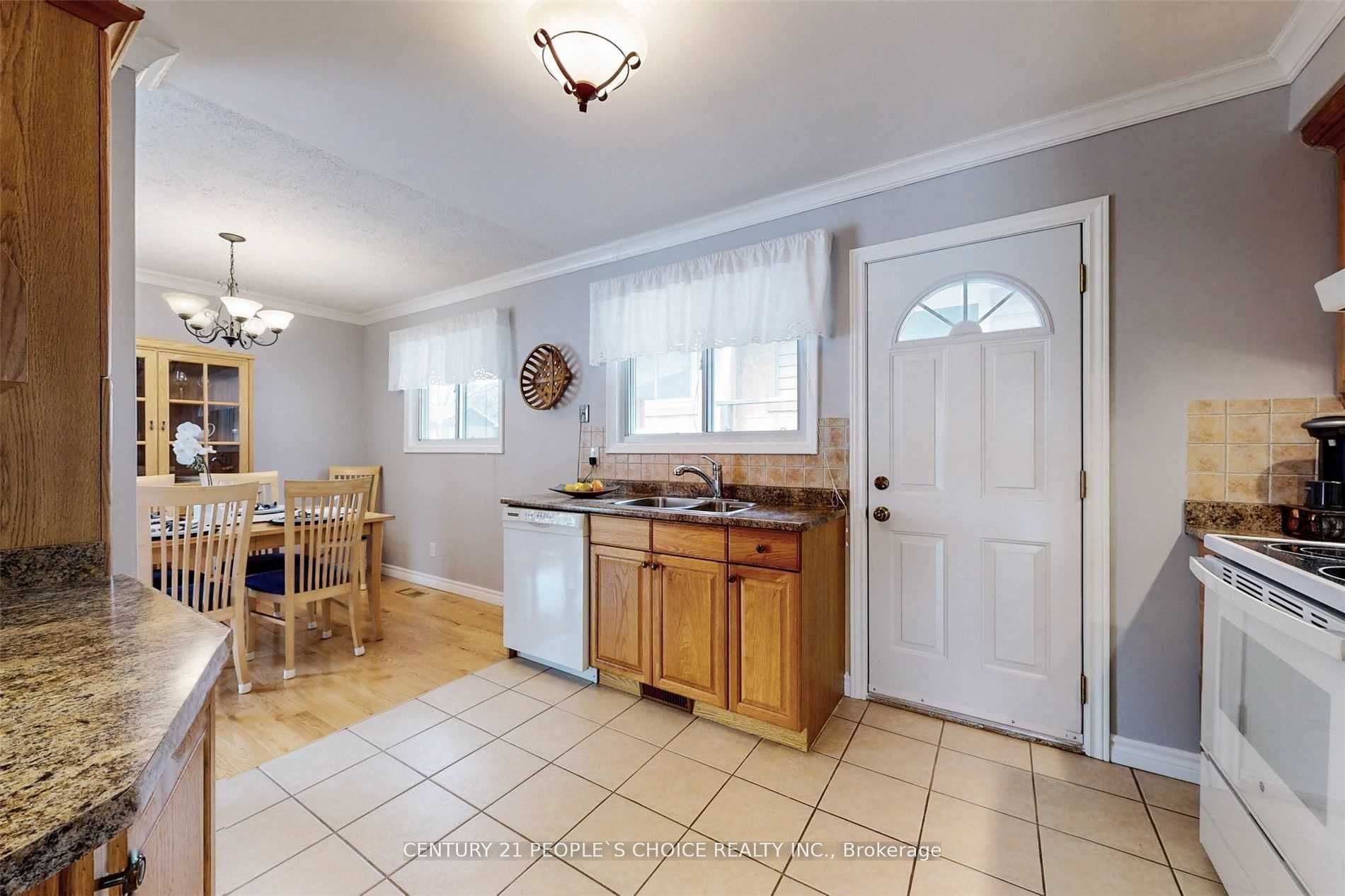 5 Mid Pines Road, Toronto, ON M1G 2L5 photo 3