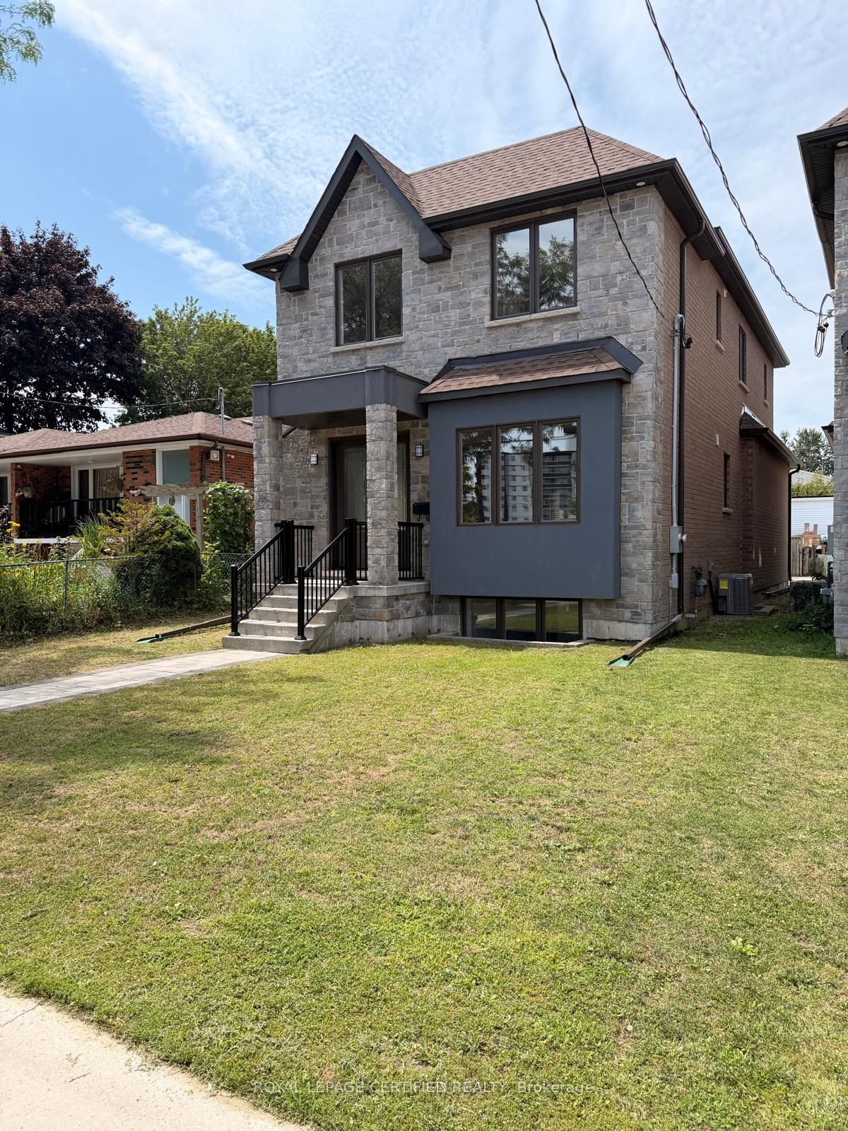 450 Midland Avenue, Toronto, ON M1N 4A5 photo 2