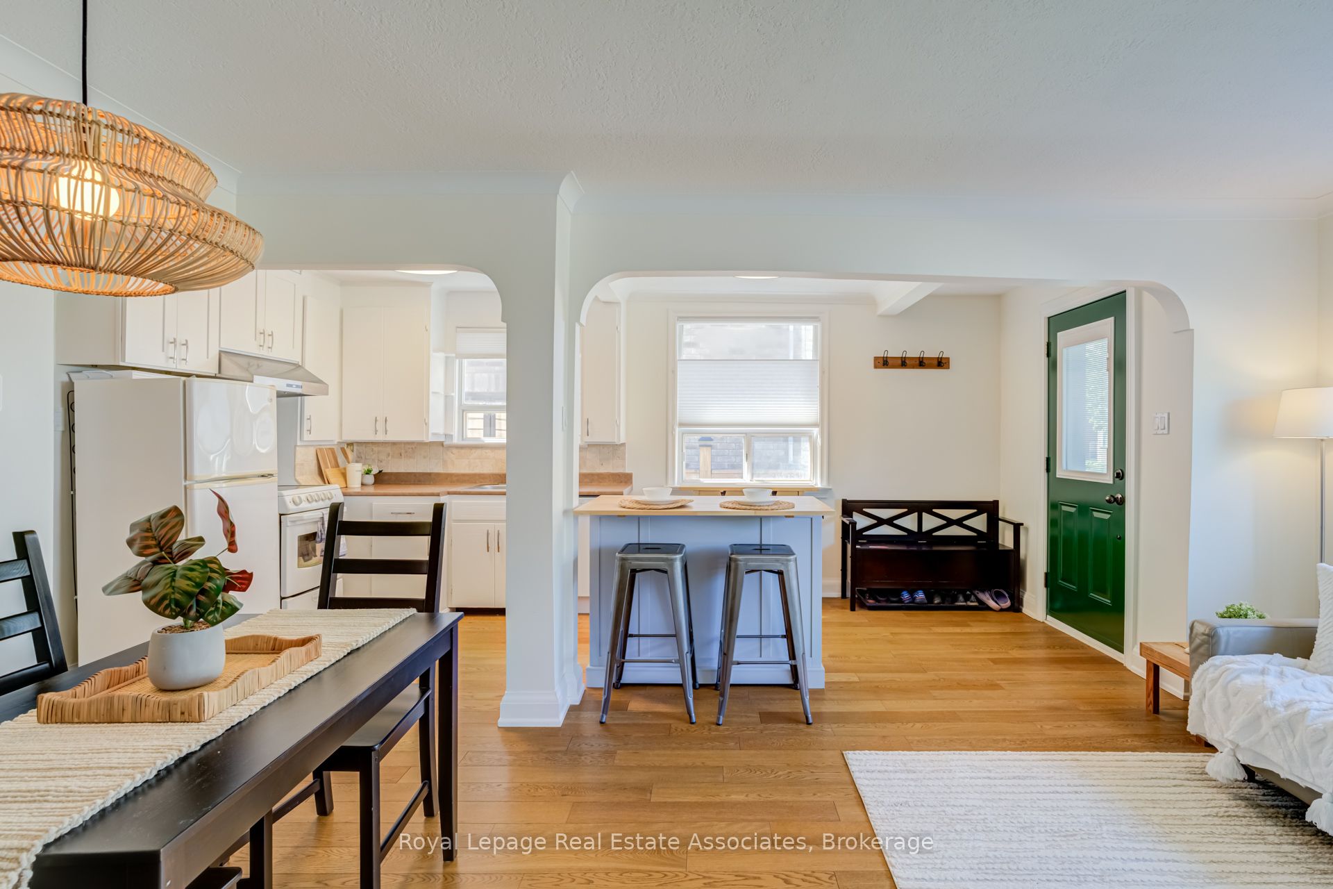43 Heale Avenue, Toronto, ON M1N 3X6 photo 2