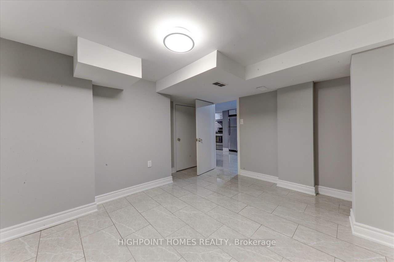 25 Surrey Avenue Bsmt, Toronto, ON M1R 1G3 photo 5