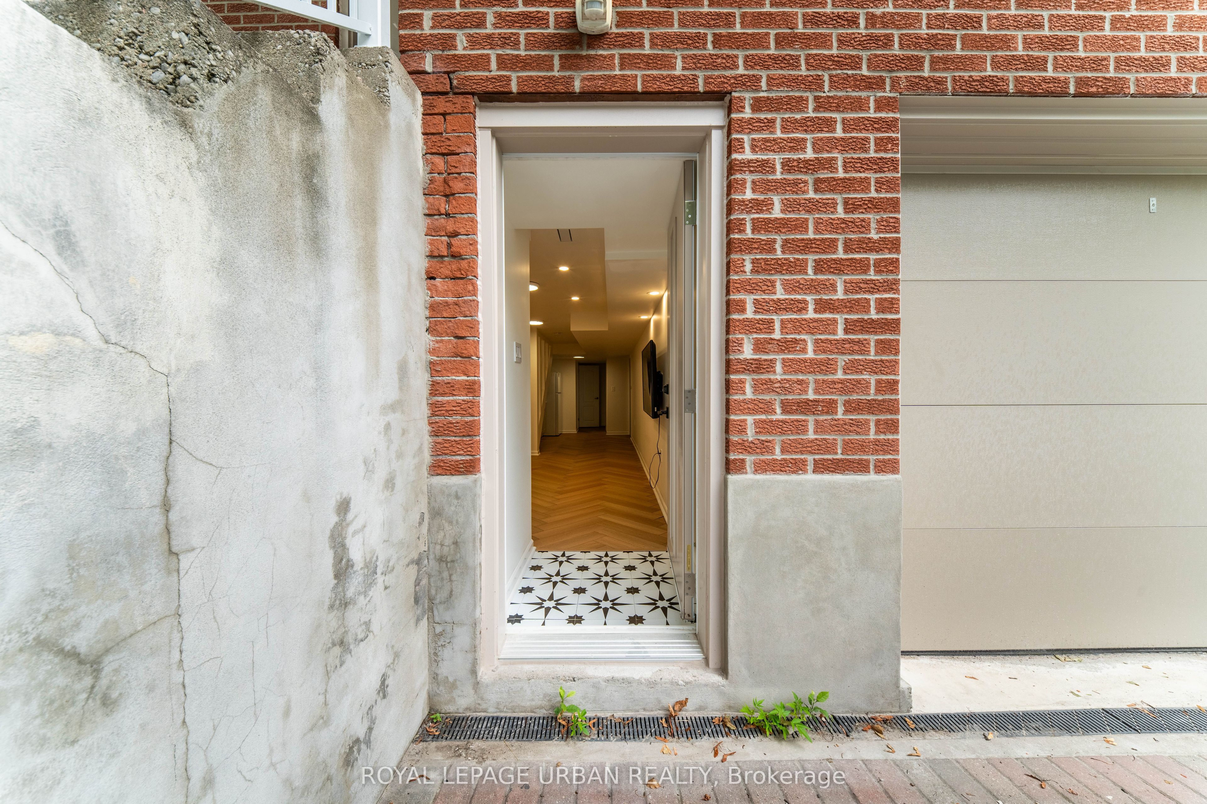 153 Craven Road Basement, Toronto, ON M4L 2Z4 photo 3