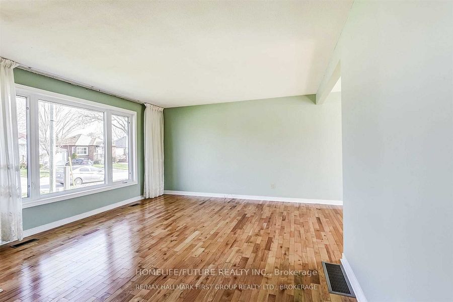 361 Gliddon Avenue Main, Oshawa, ON L1H 1Z6 photo 2