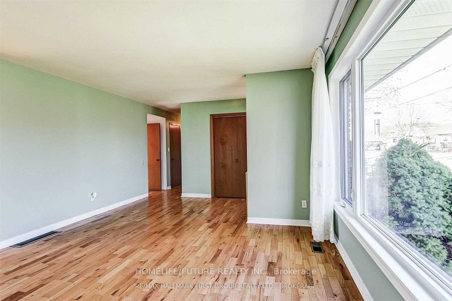 361 Gliddon Avenue Main, Oshawa, ON L1H 1Z6 photo 4