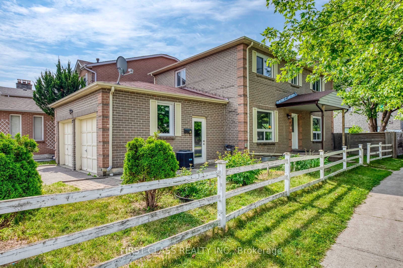 27 Alton Towers Circle, Toronto, ON M1V 3T2