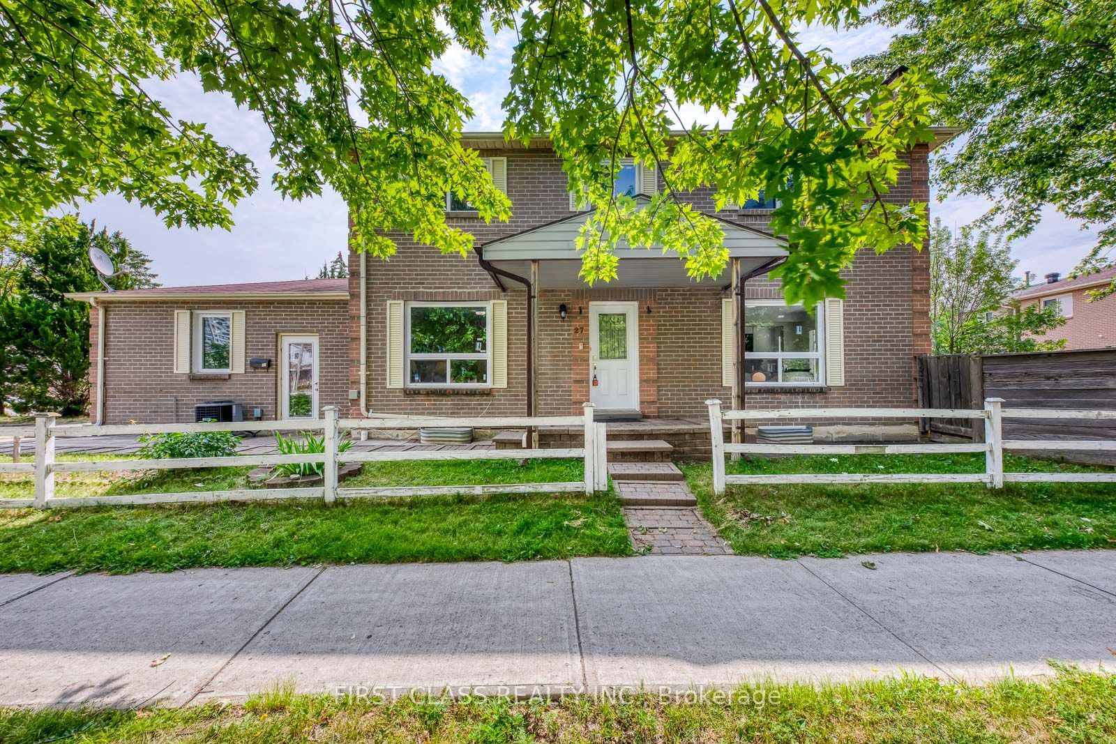 27 Alton Towers Circle, Toronto, ON M1V 3T2 photo 2