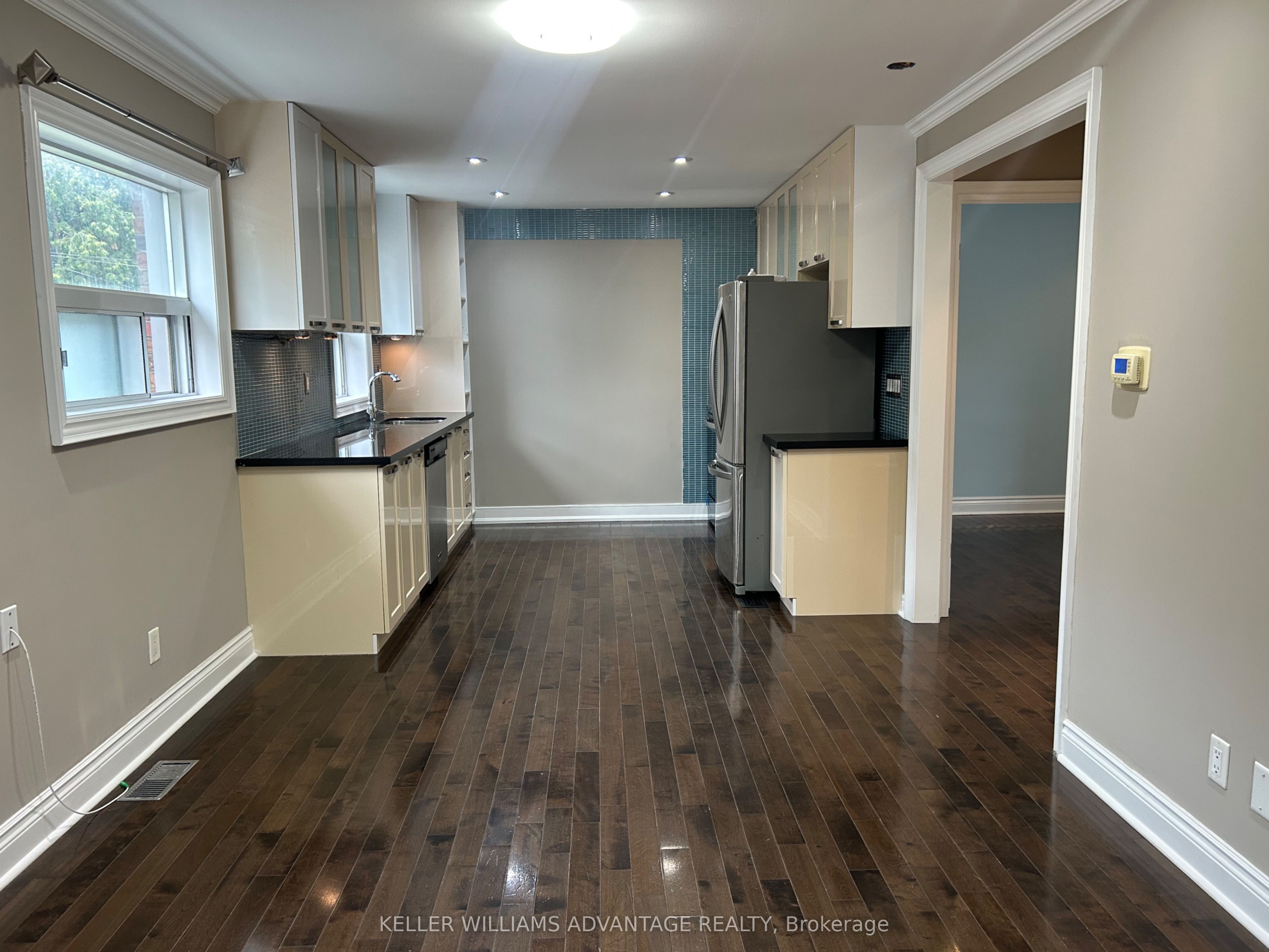 26 Barker Avenue B, Toronto, ON M4C 2N3 photo 2