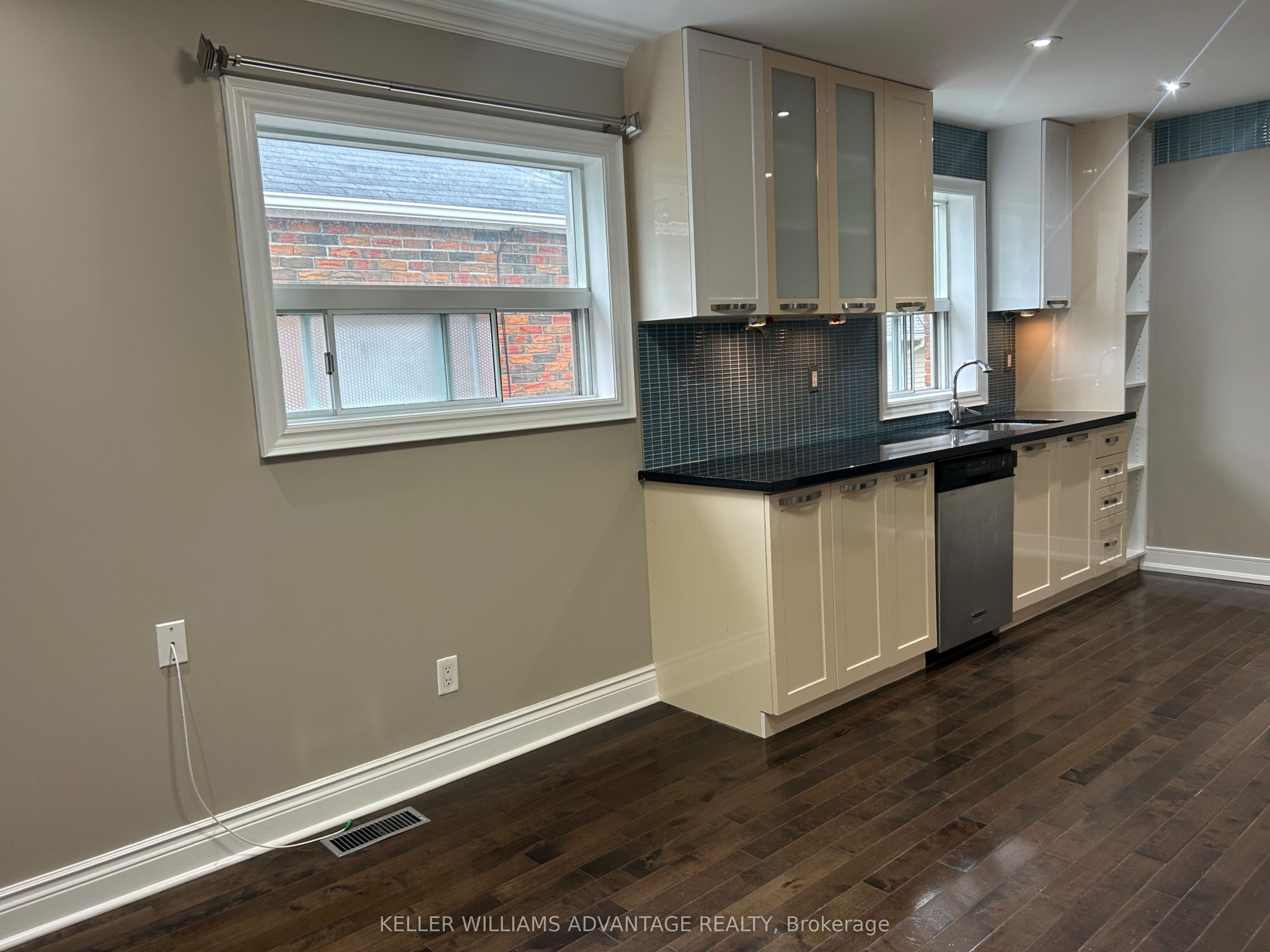26 Barker Avenue B, Toronto, ON M4C 2N3 photo 5