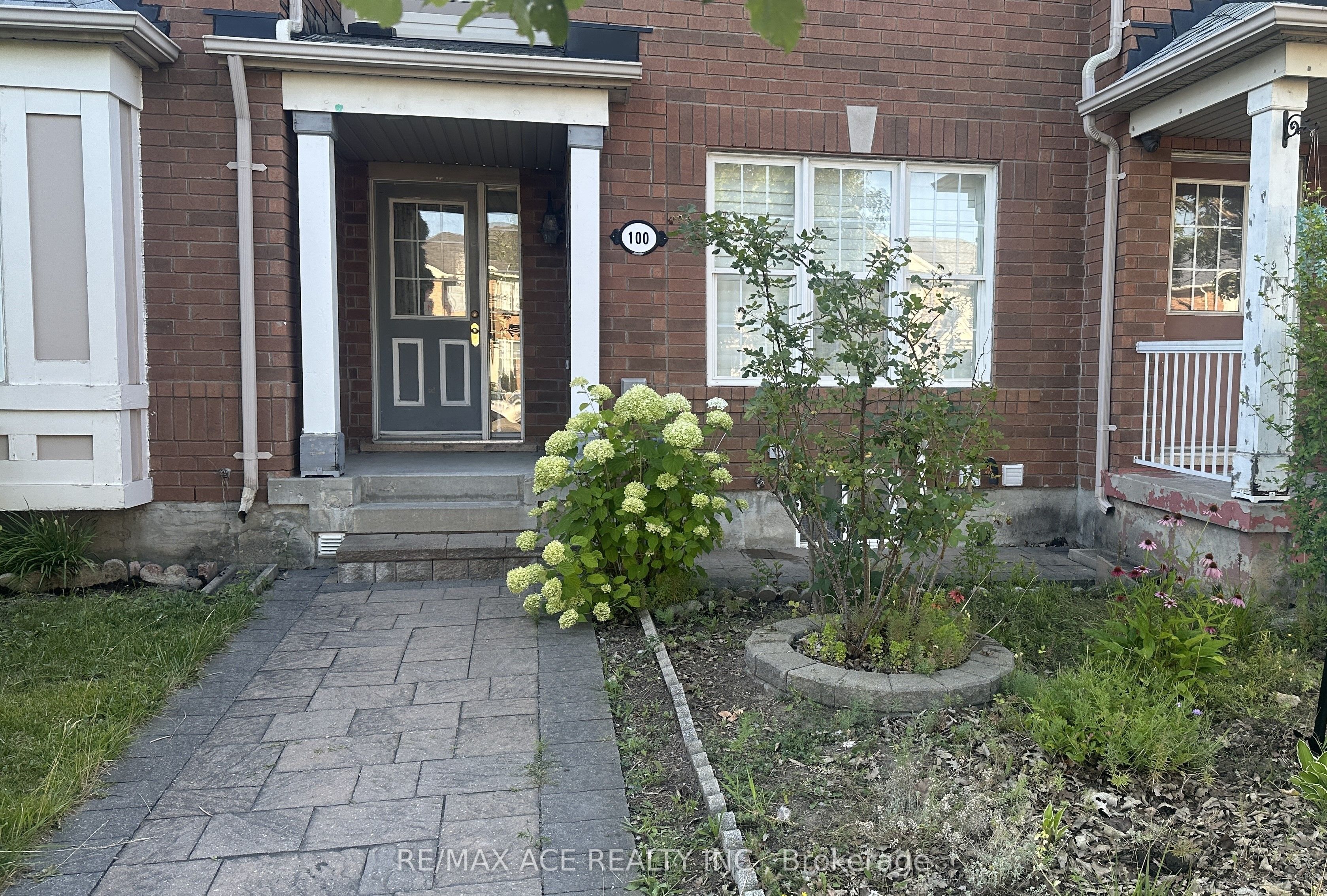 100 Staines Road, Toronto, ON M1X 1Y9