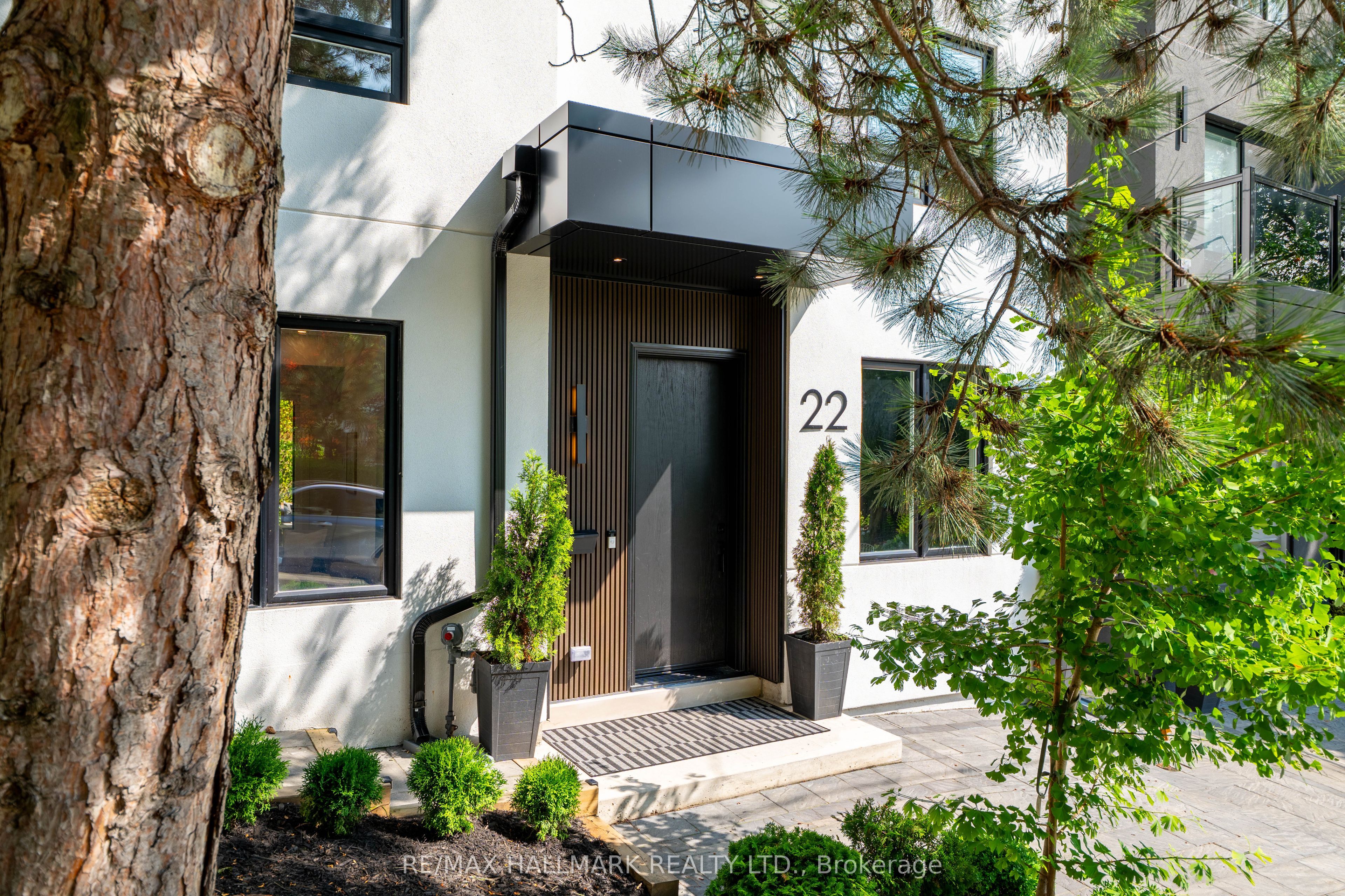 22 Harriet Street, Toronto, ON M4L 2E9 photo 3