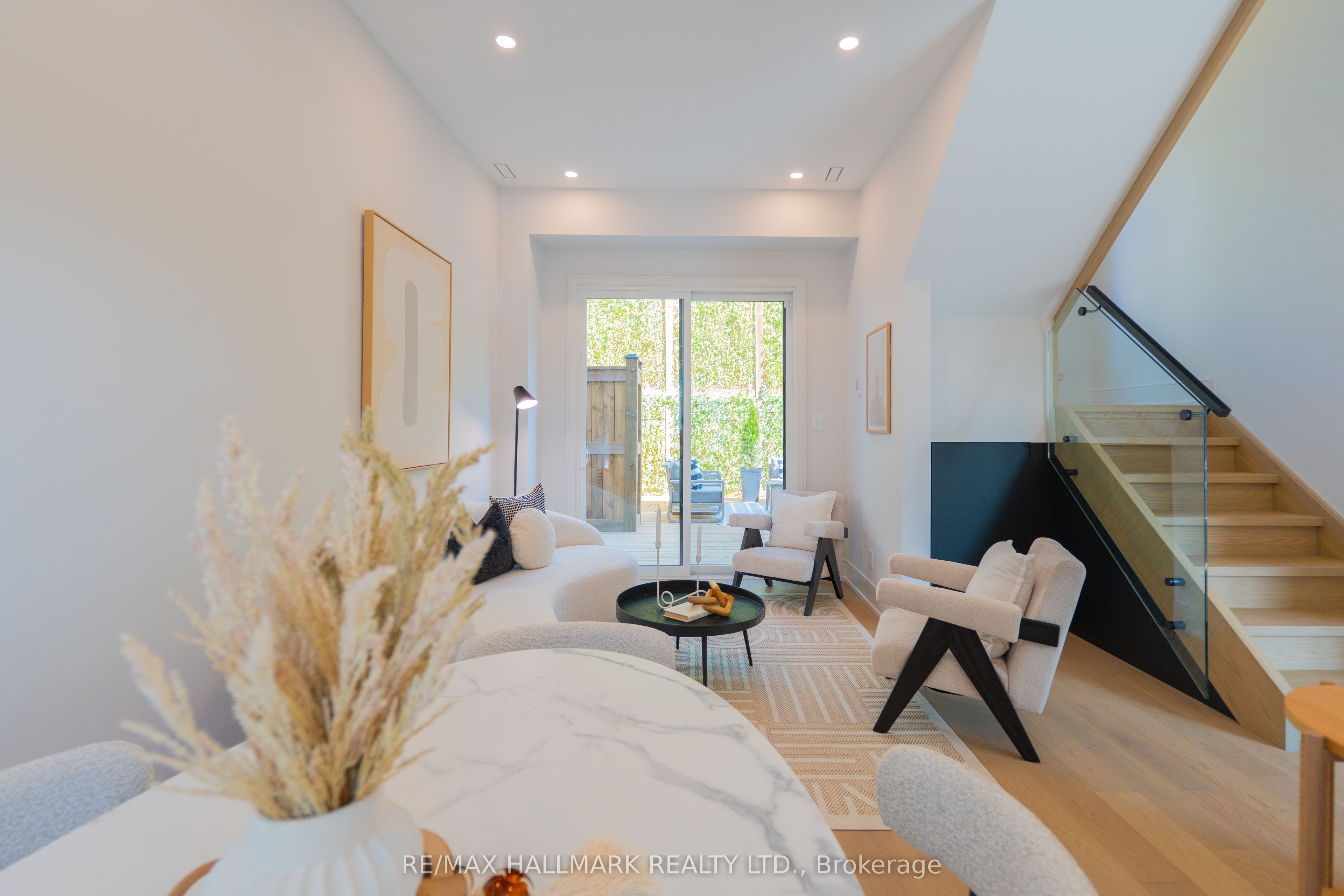 22 Harriet Street, Toronto, ON M4L 2E9 photo 4