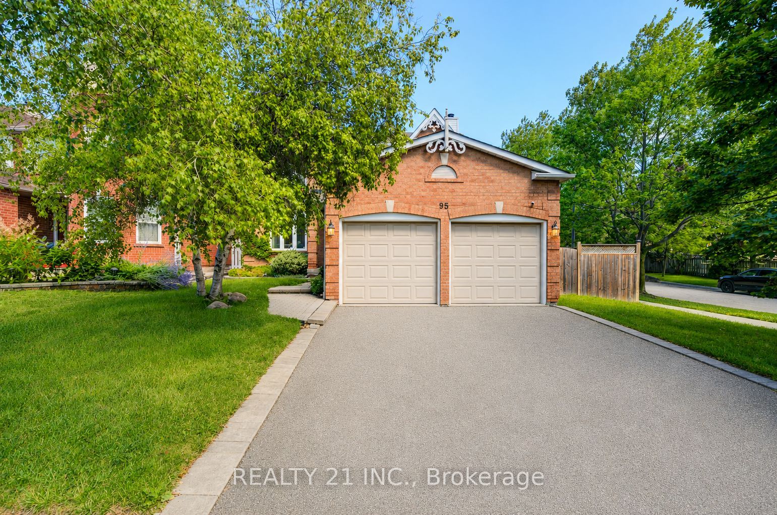 95 Hearne Crescent, Ajax, ON L1T 3P6 photo 2
