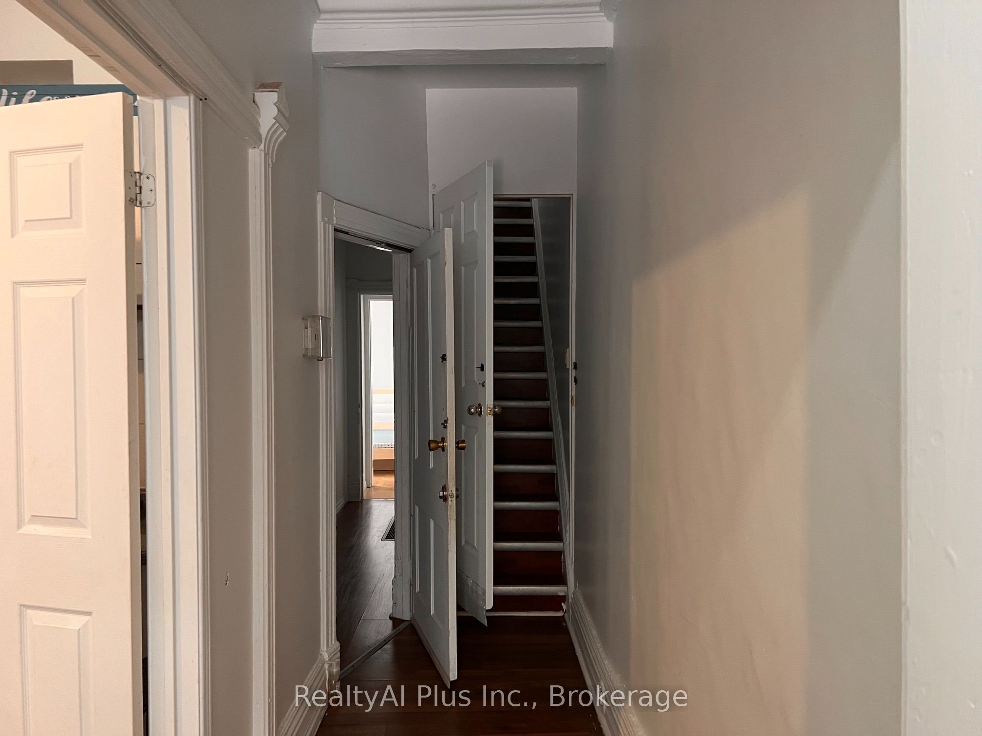 182 Boulton Avenue, Toronto, ON M4M 2J9 photo 3