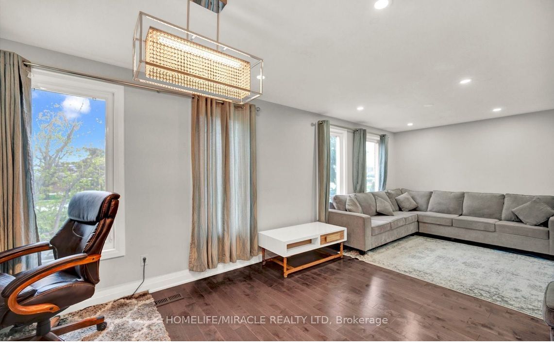 696 Sheppard Avenue, Pickering, ON L1V 1G3 photo 4