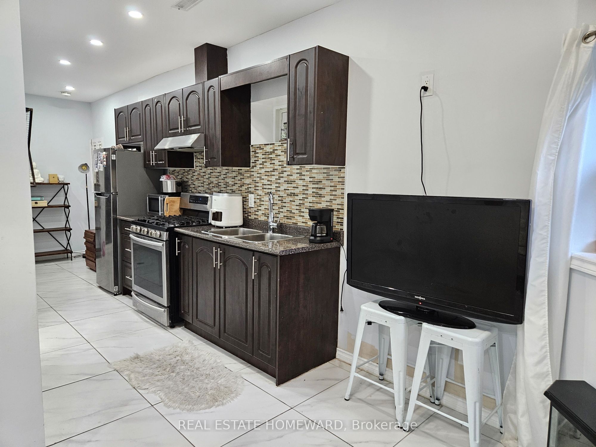141 Coxwell Avenue Lower, Toronto, ON M4L 3B4