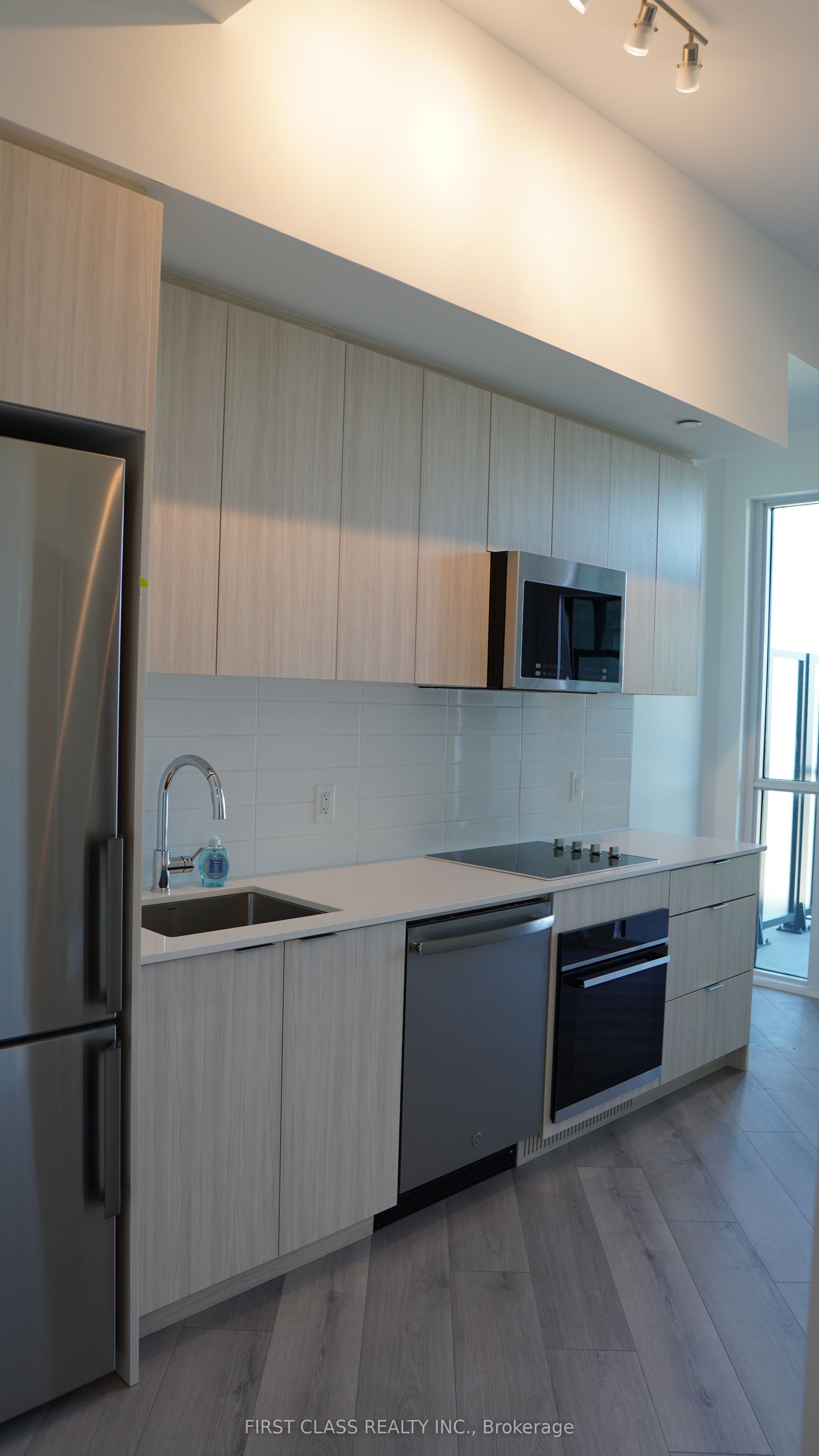 20 Deans Drive 819, Toronto, ON M1L 0J7 photo 3